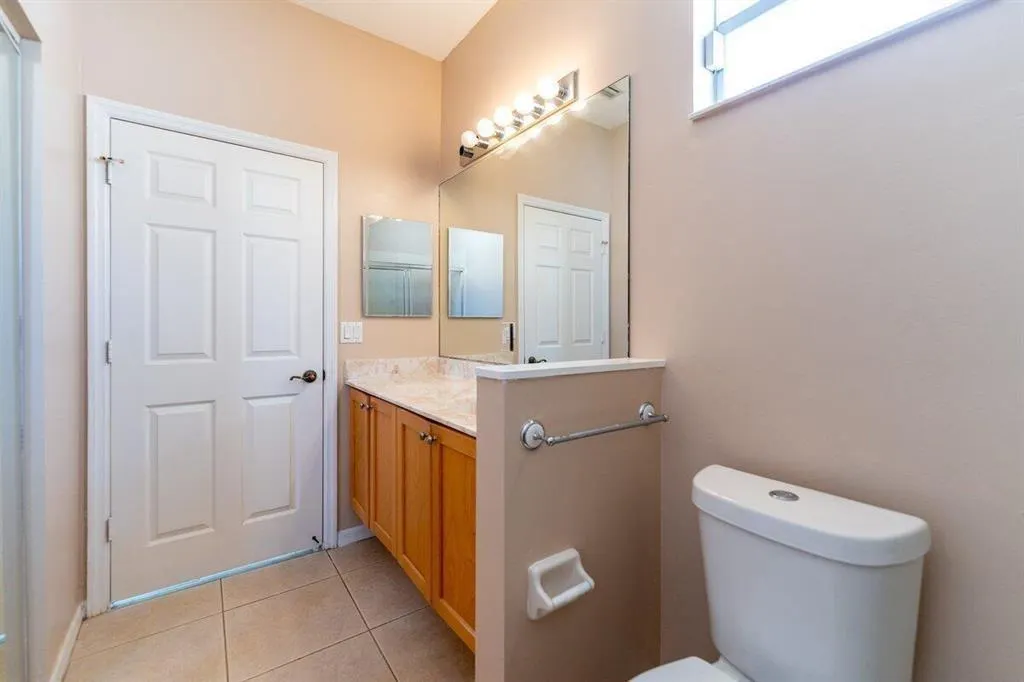 806 SW Rocky Bayou Ter