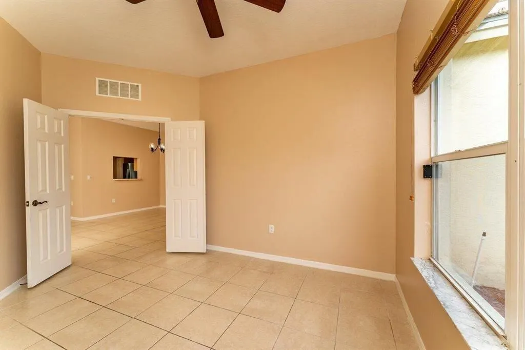 806 SW Rocky Bayou Ter