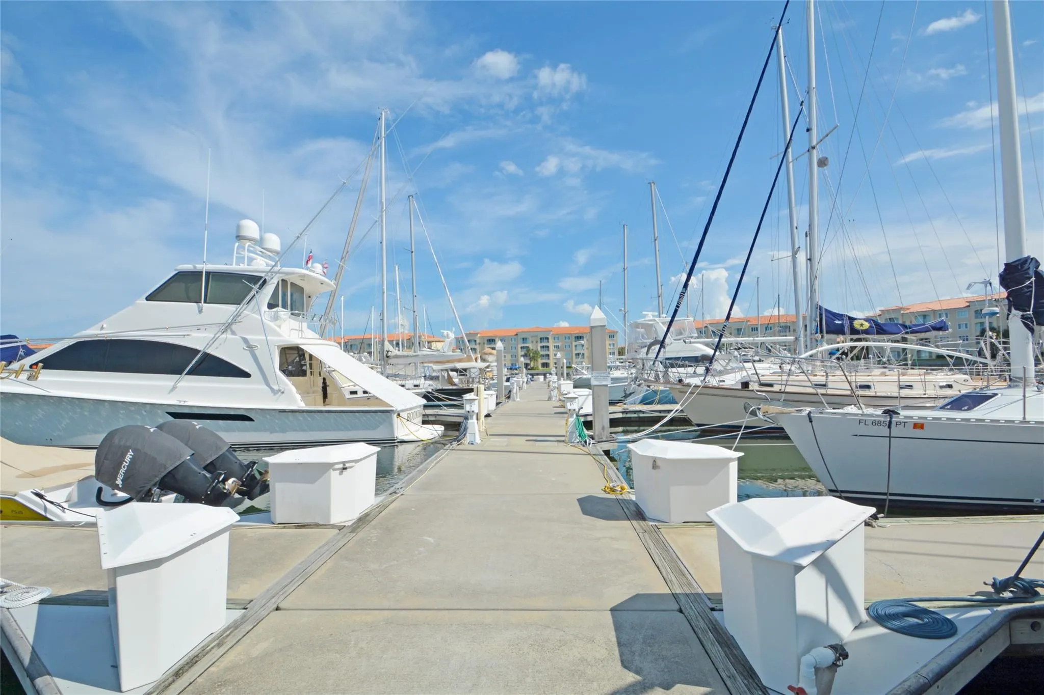 23 Harbour Isle Dr, #102