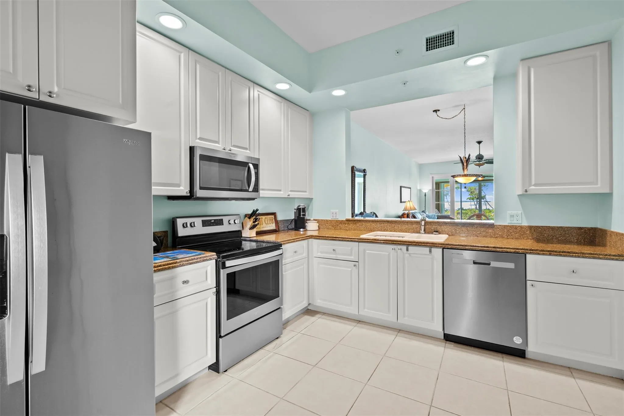 23 Harbour Isle Dr, #102