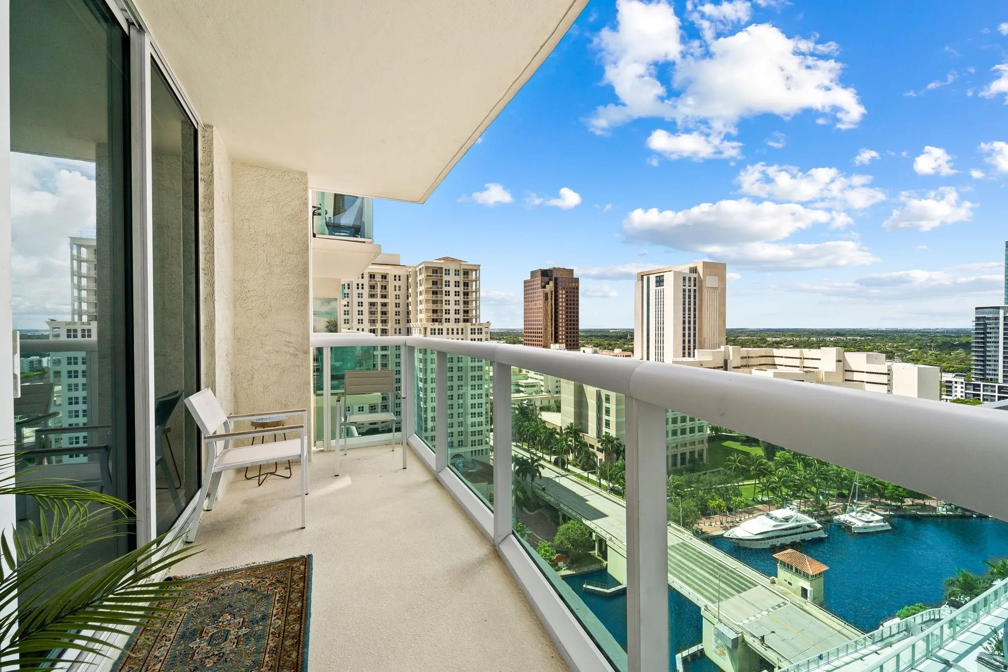 347 N New River Dr E, #2106