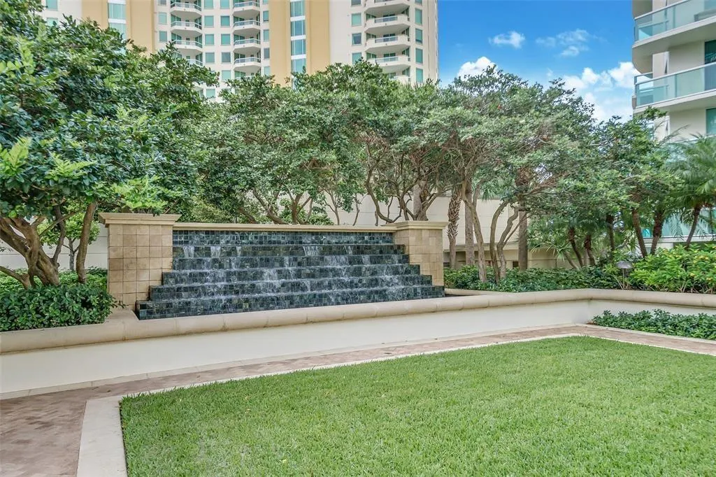347 N New River Dr E, #2106
