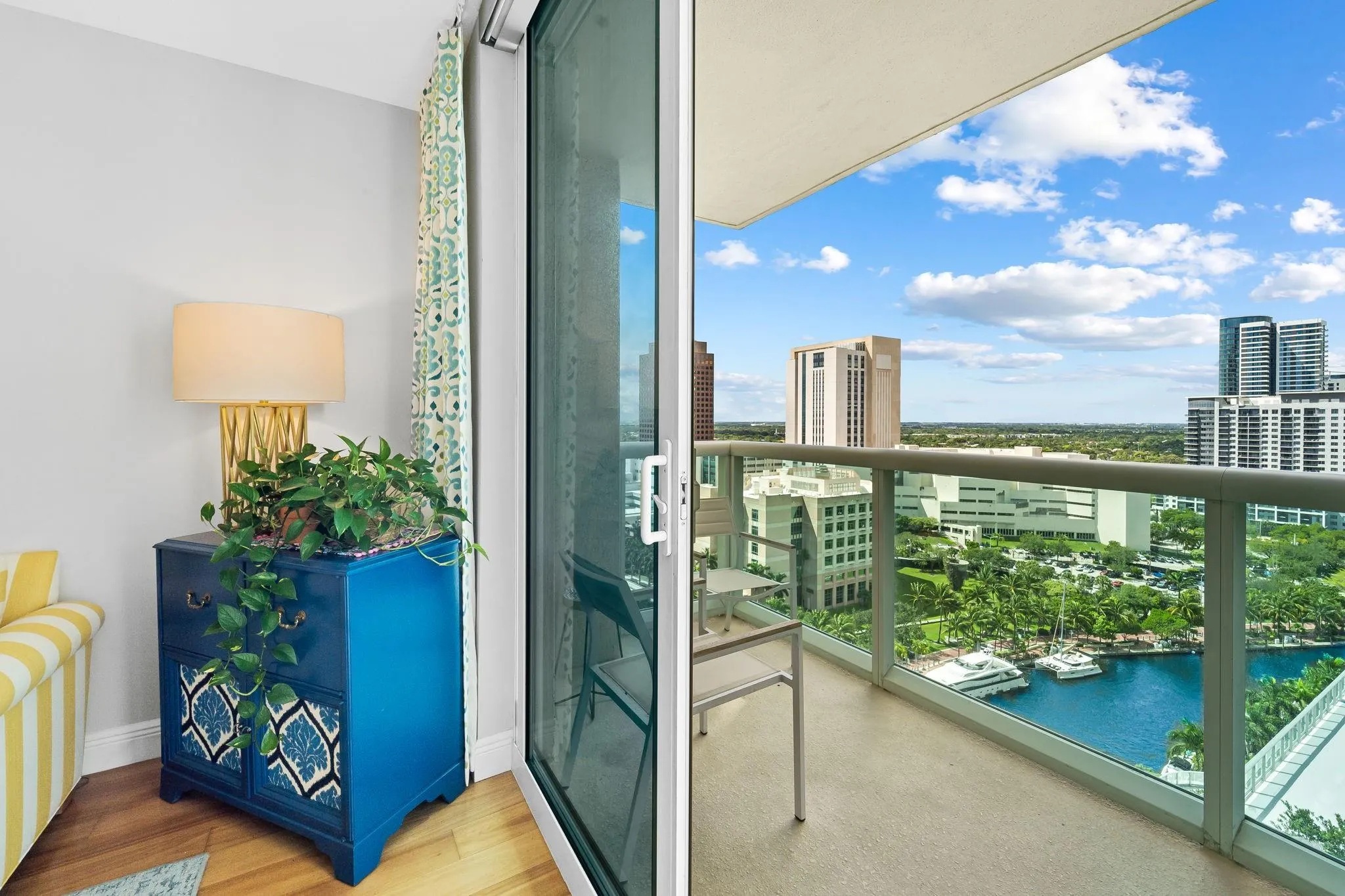 347 N New River Dr E, #2106
