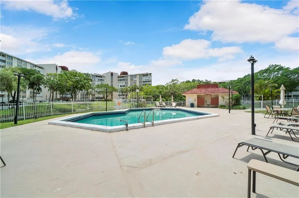 7081 Environ Blvd, #242