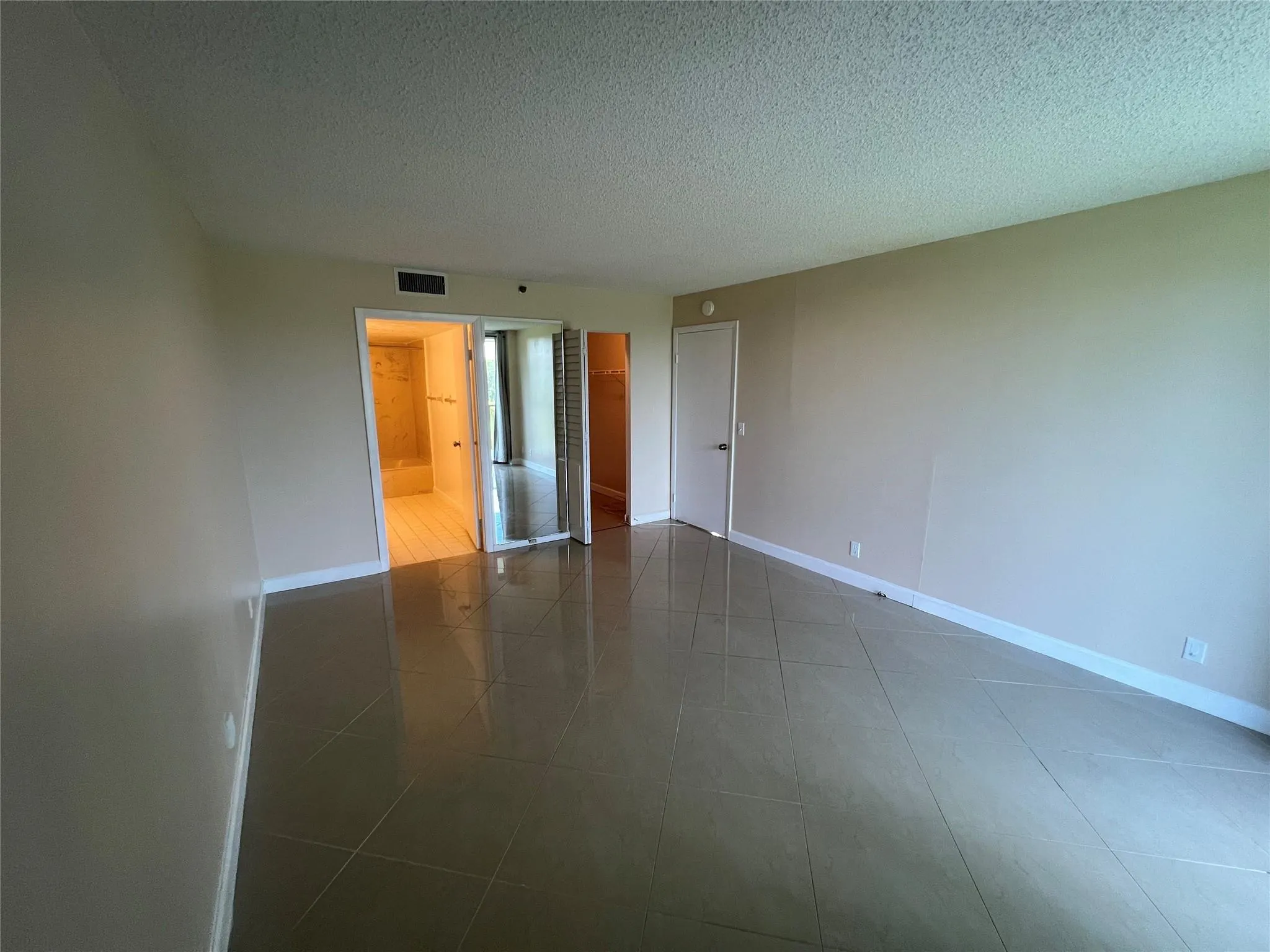 6400 NW 2nd Ave, #323