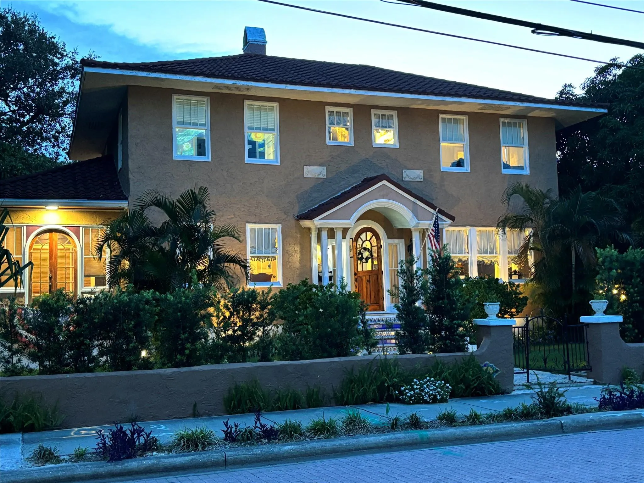 1611 S Olive