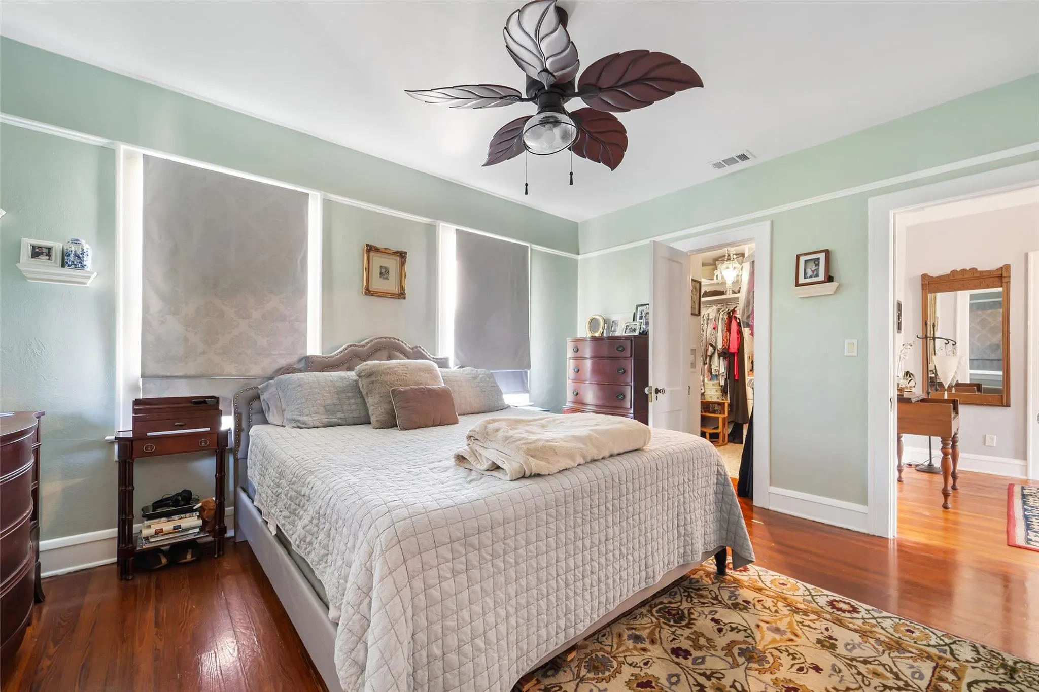 1611 S Olive