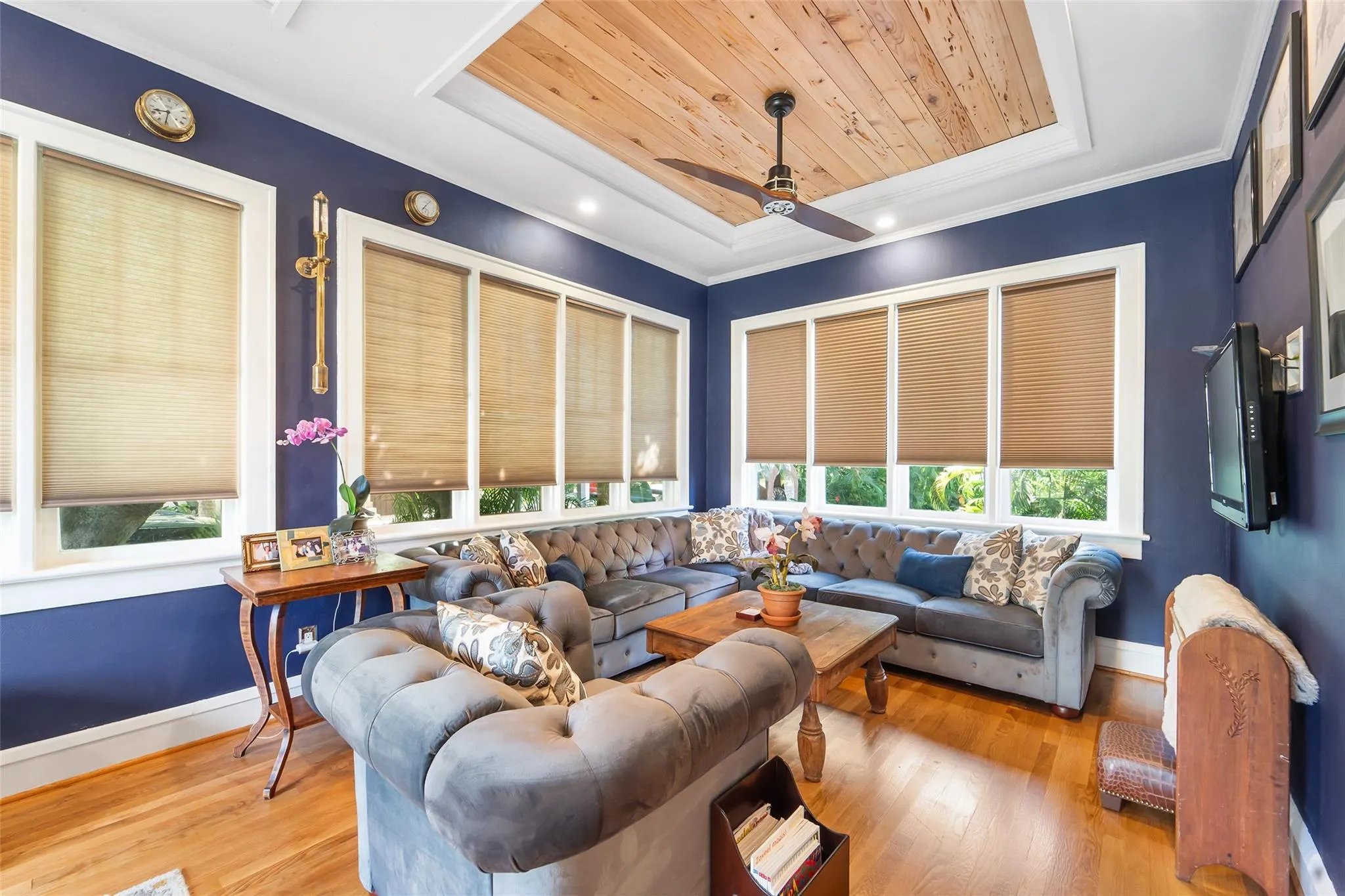 1611 S Olive
