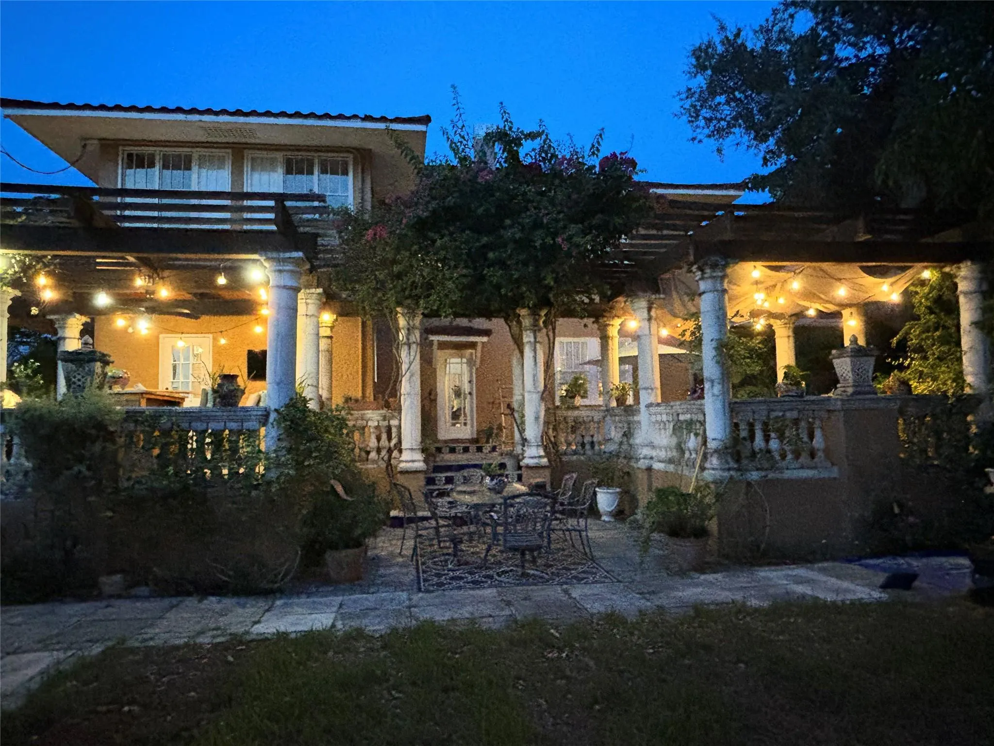 1611 S Olive