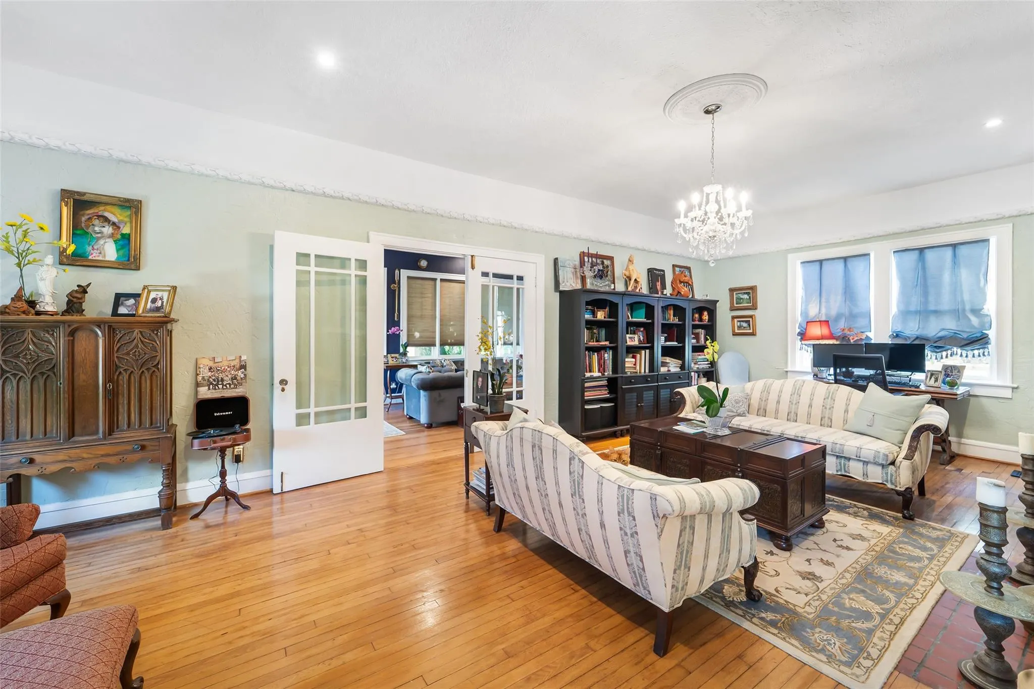 1611 S Olive