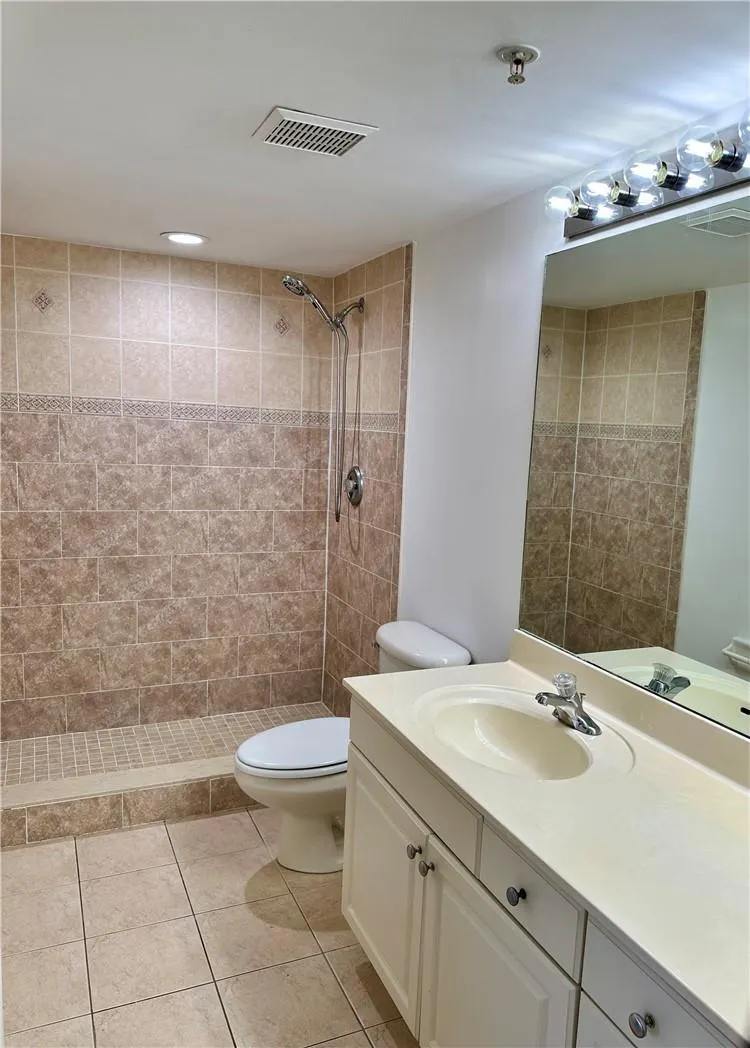 529 E Sheridan St, #3081