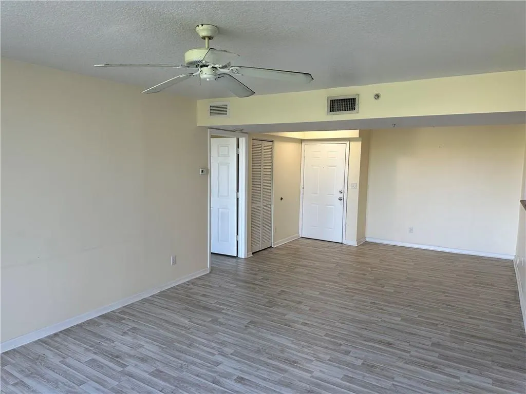529 E Sheridan St, #3081