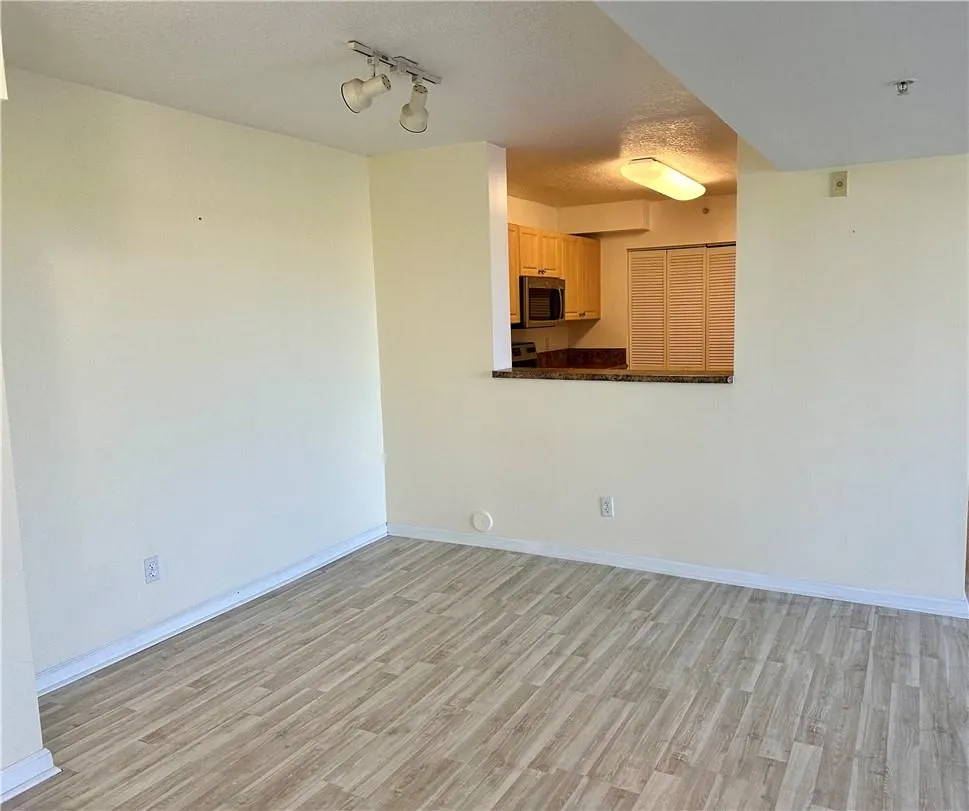 529 E Sheridan St, #3081