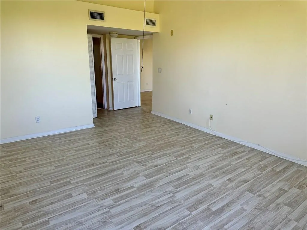 529 E Sheridan St, #3081