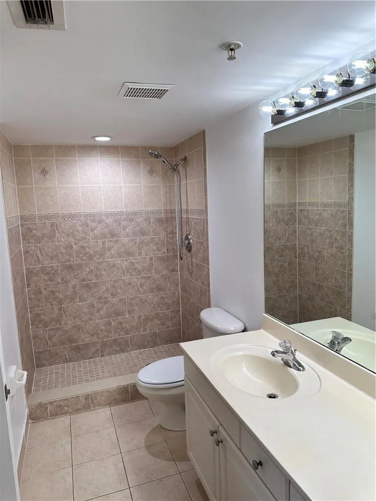 529 E Sheridan St, #3081