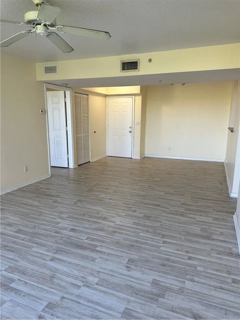 529 E Sheridan St, #3081