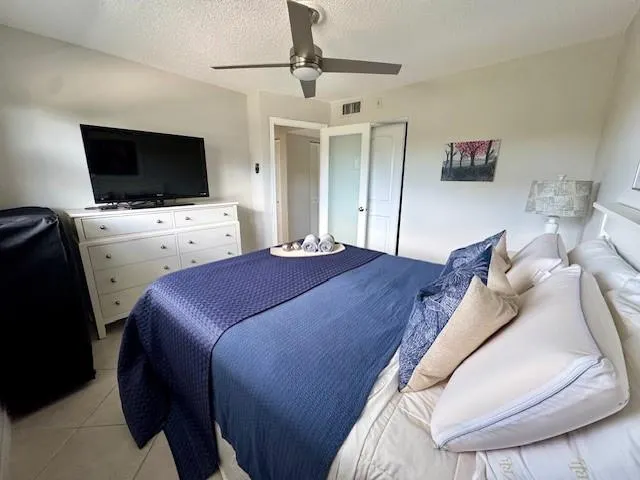 1000 NE 14, #410
