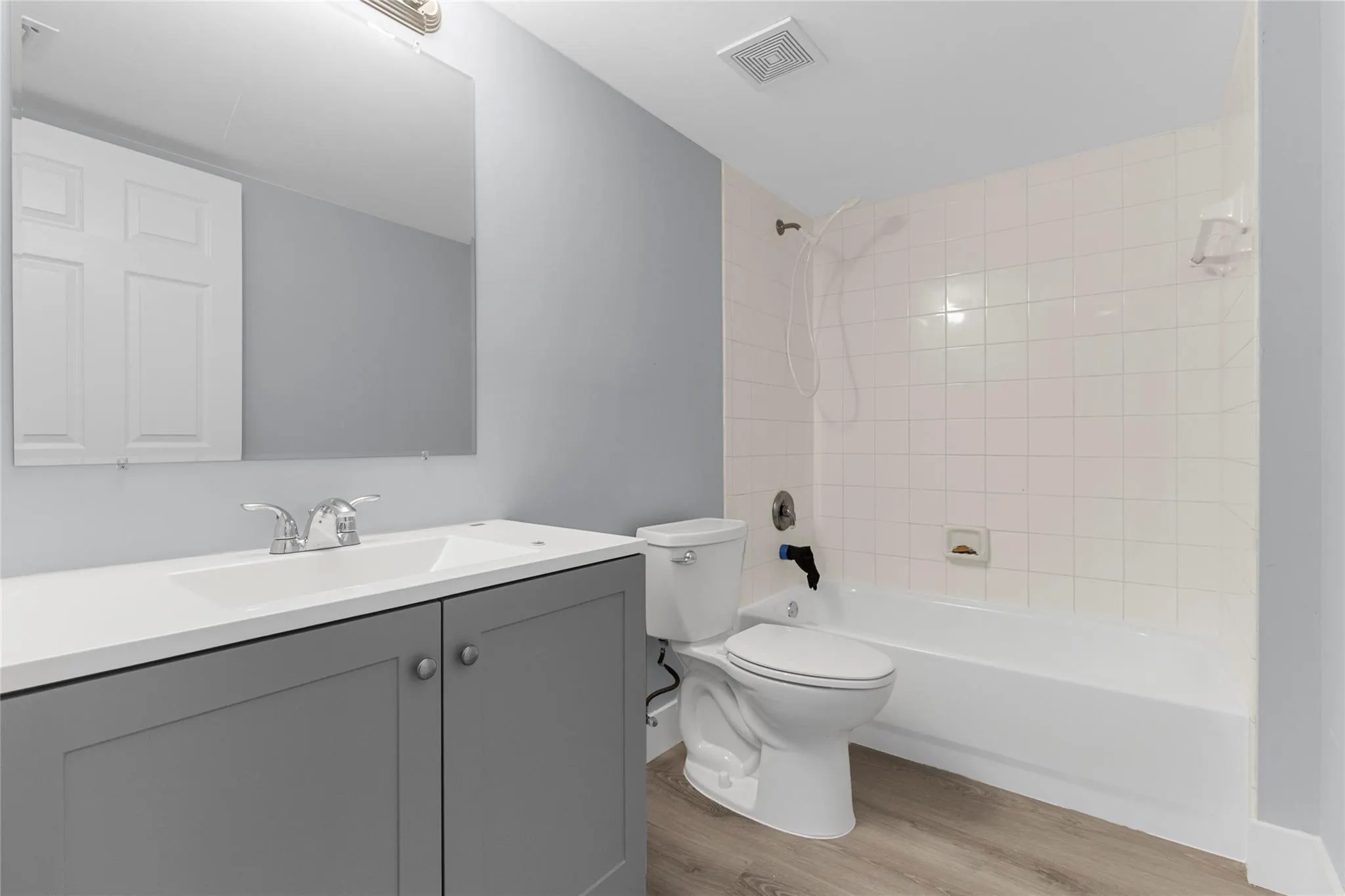 5021 Wiles Rd, #202