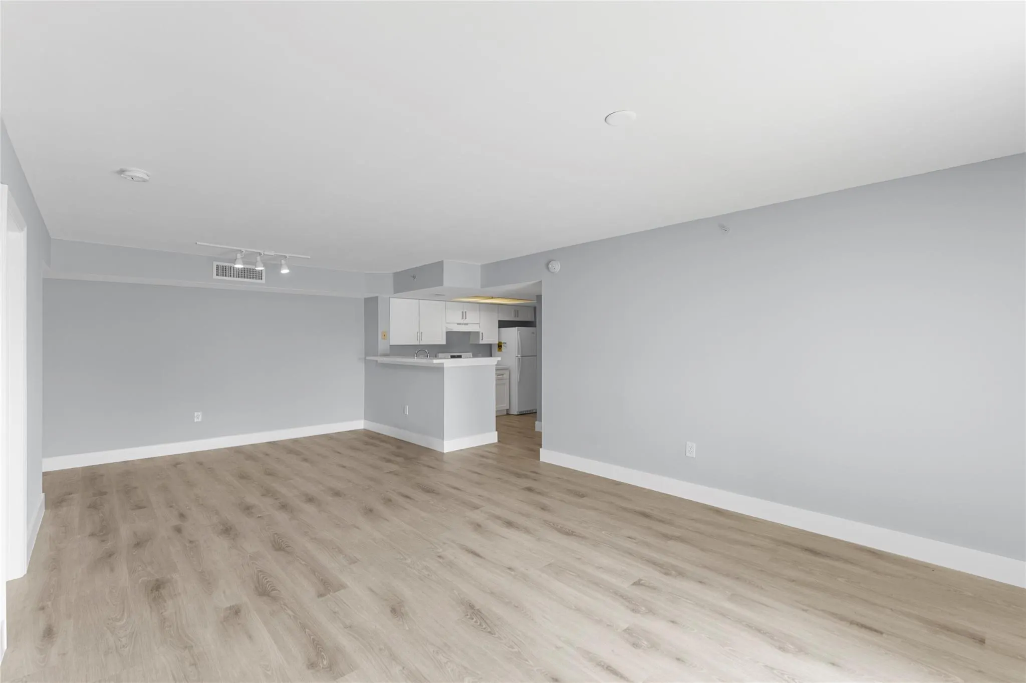 5021 Wiles Rd, #202