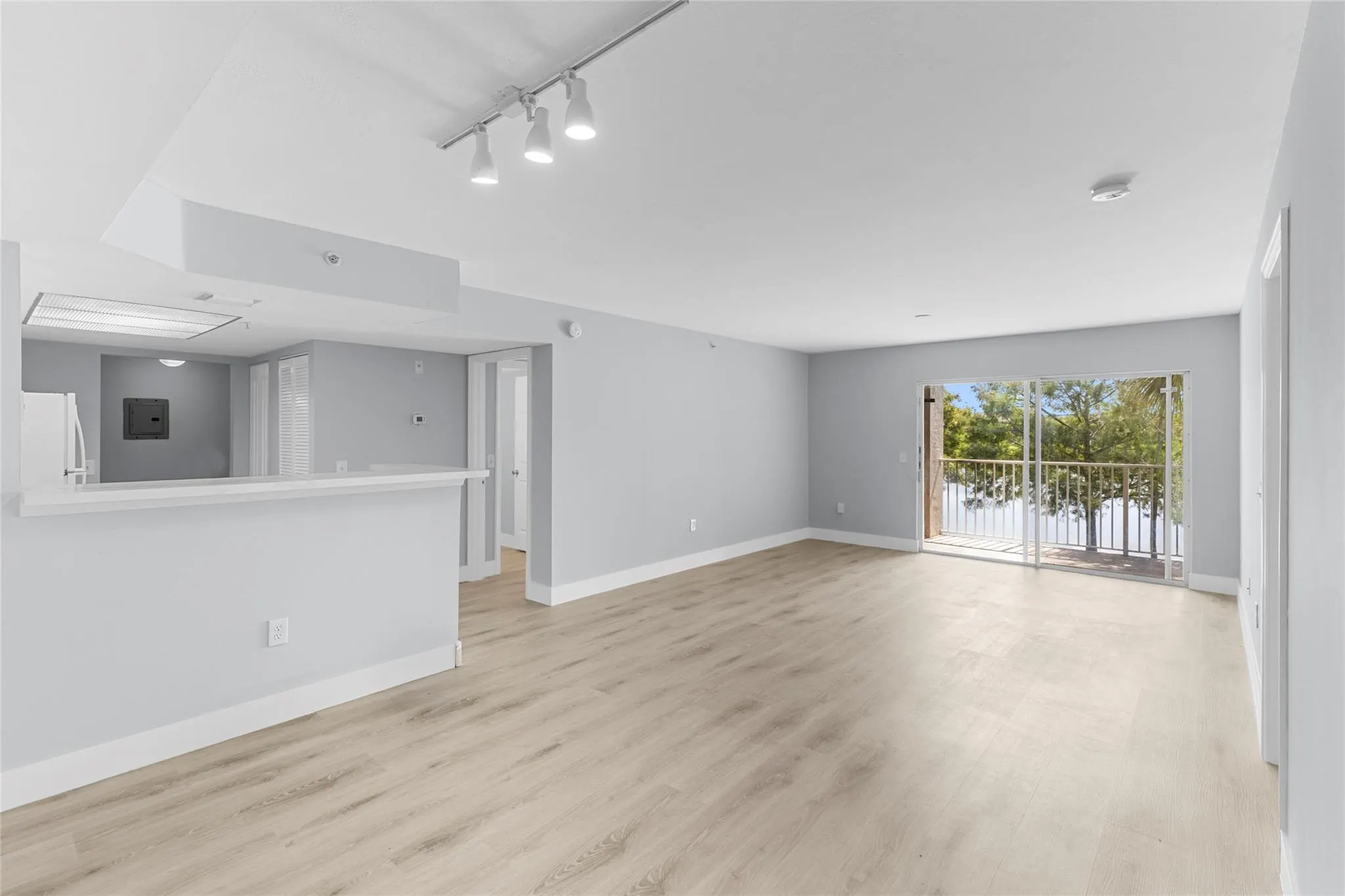 5021 Wiles Rd, #202