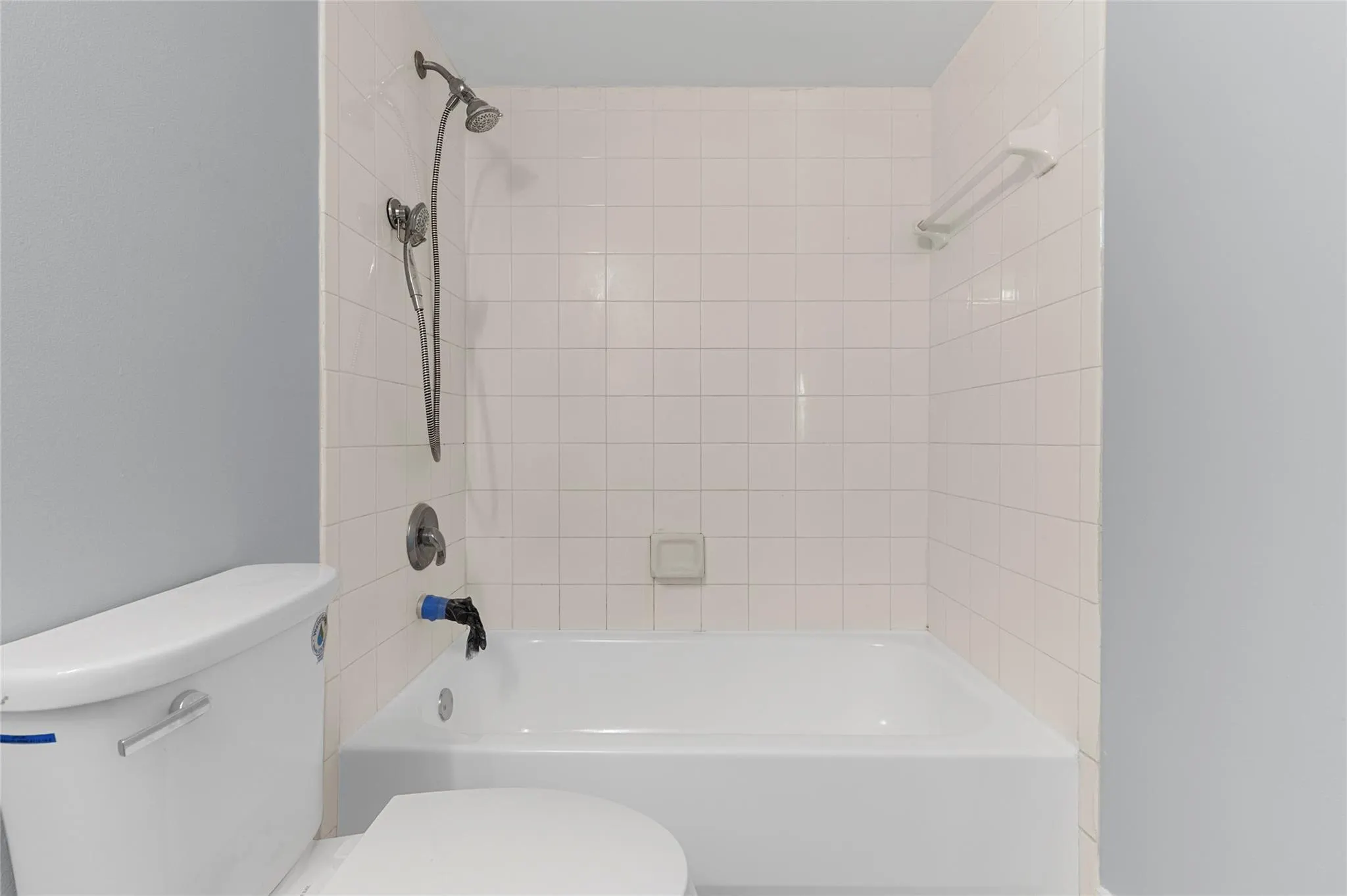 5021 Wiles Rd, #202