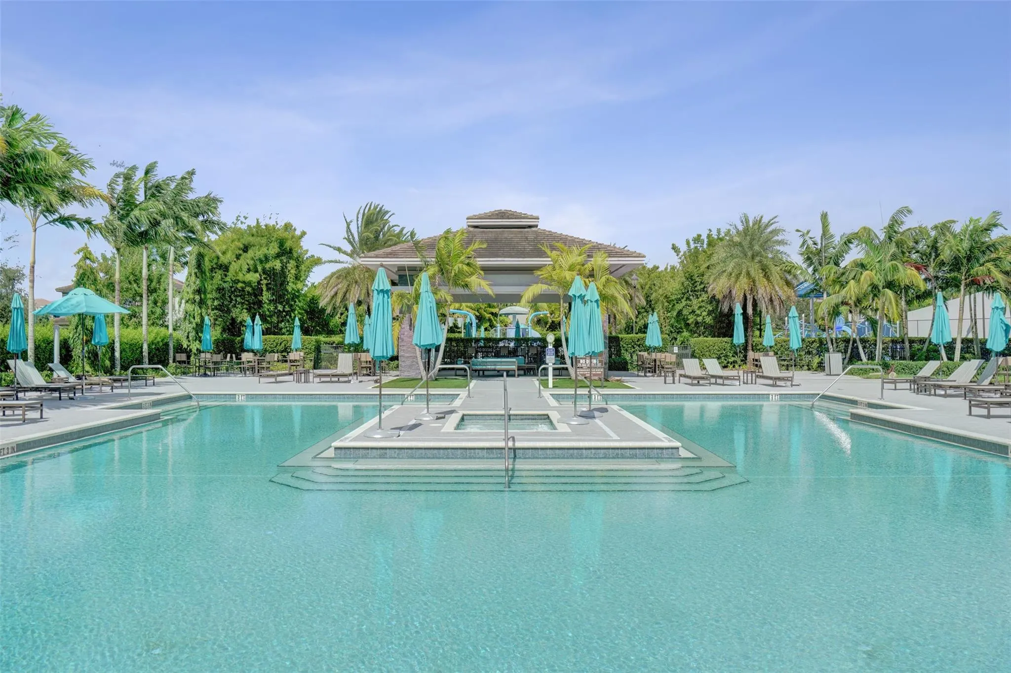 10632 N Lago Vista Cir
