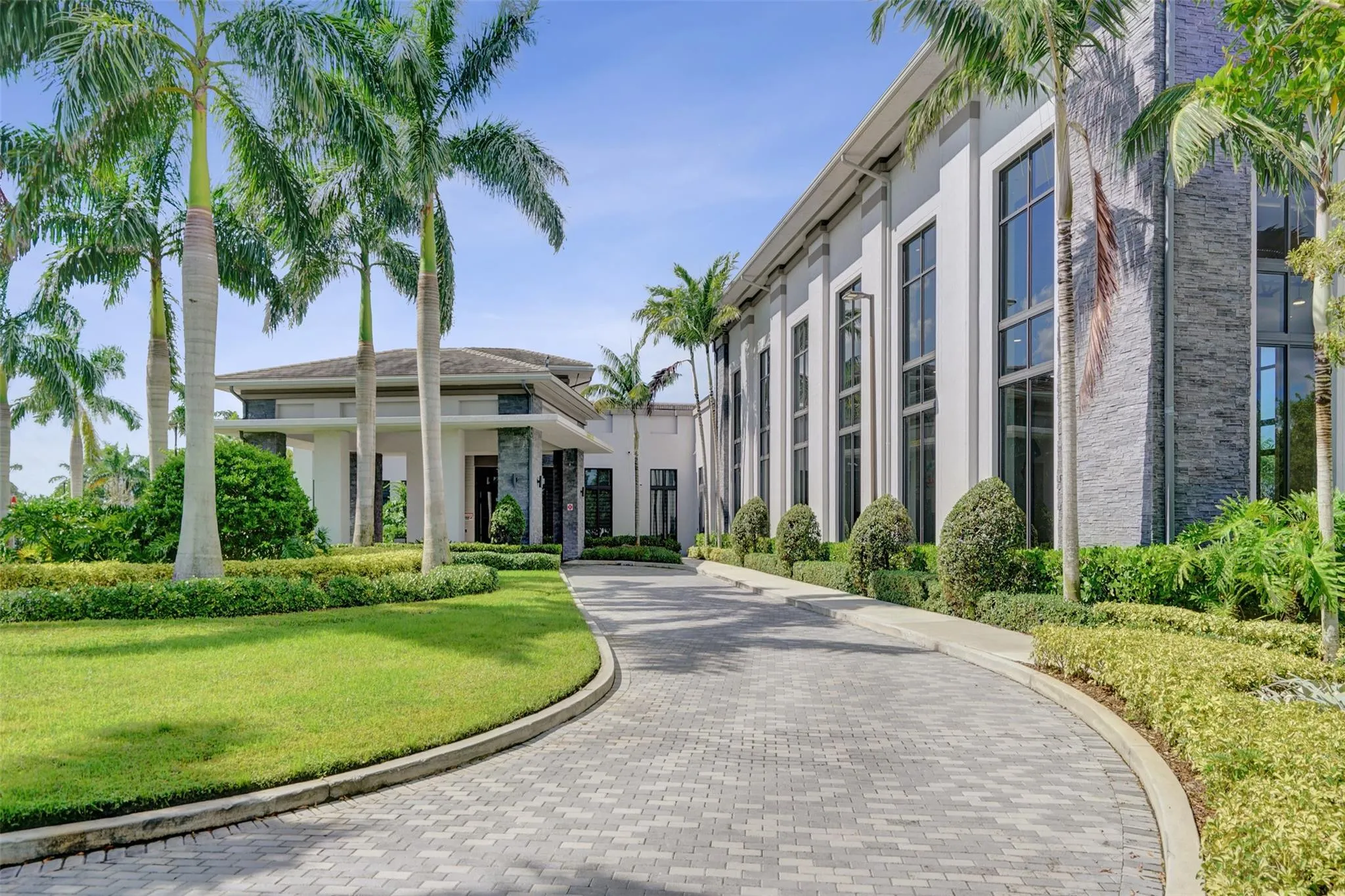10632 N Lago Vista Cir