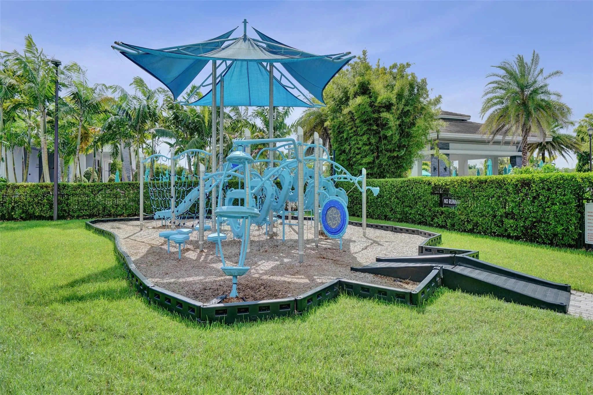 10632 N Lago Vista Cir