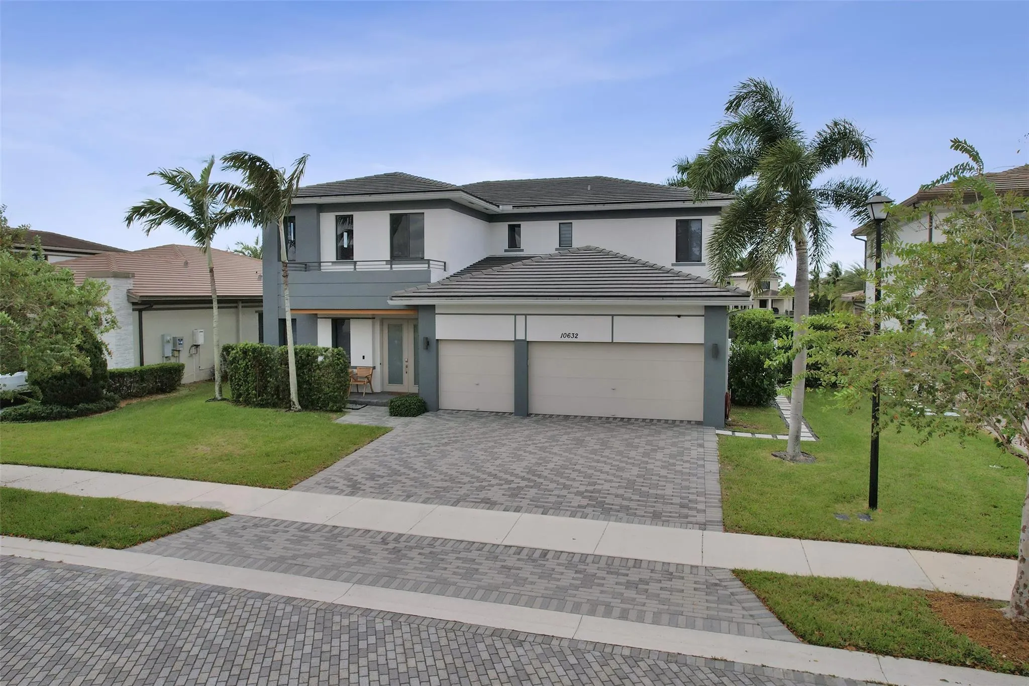 10632 N Lago Vista Cir
