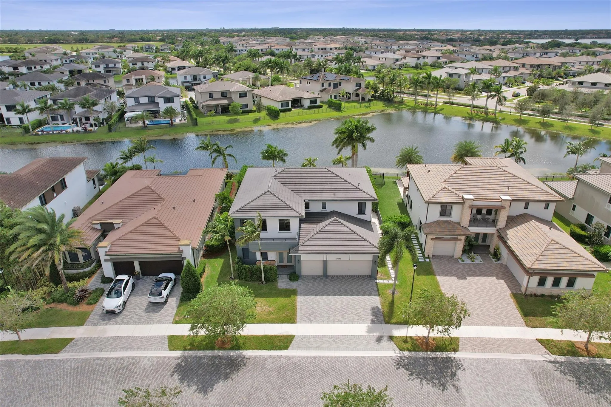 10632 N Lago Vista Cir