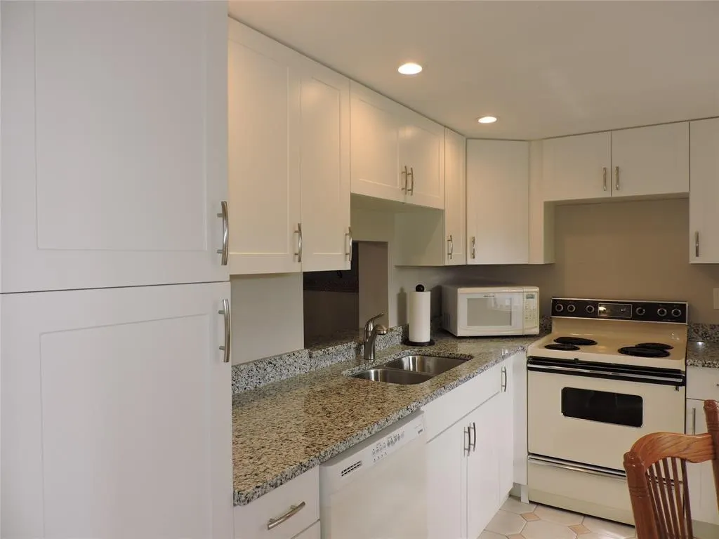 441 SE 3rd St, #307