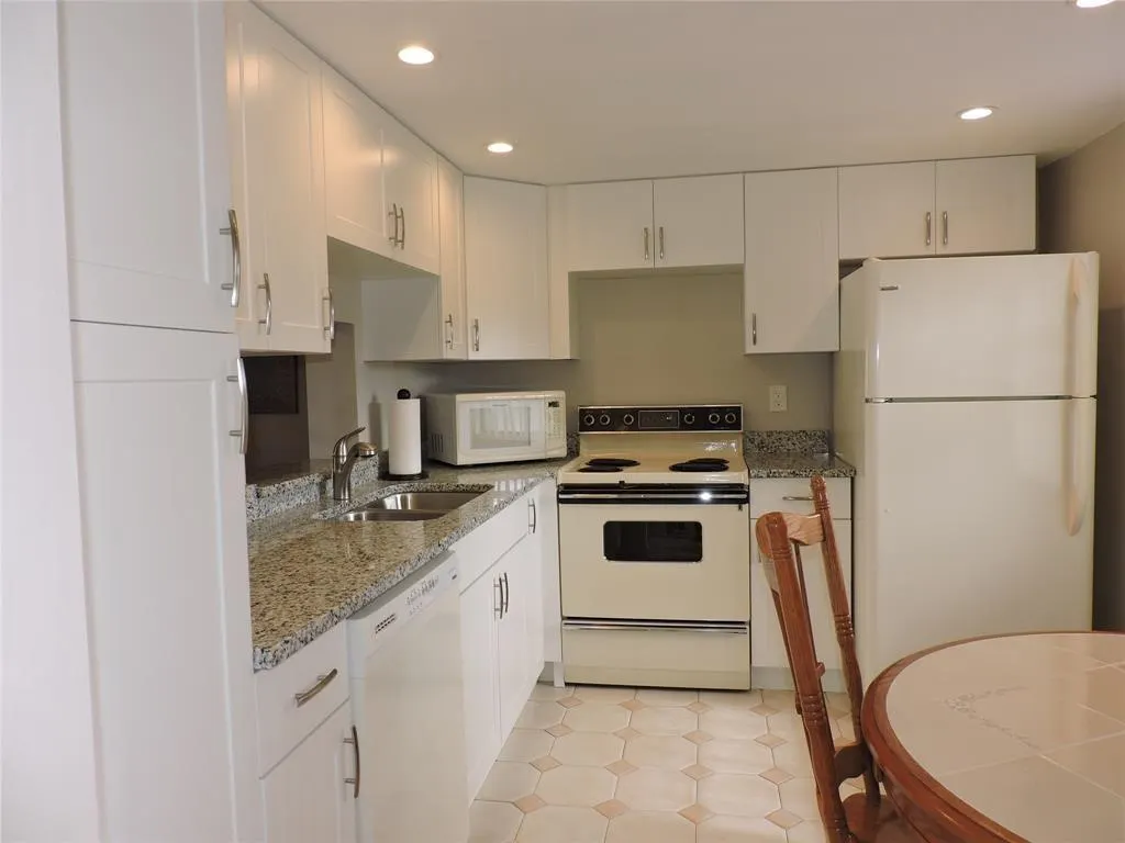 441 SE 3rd St, #307