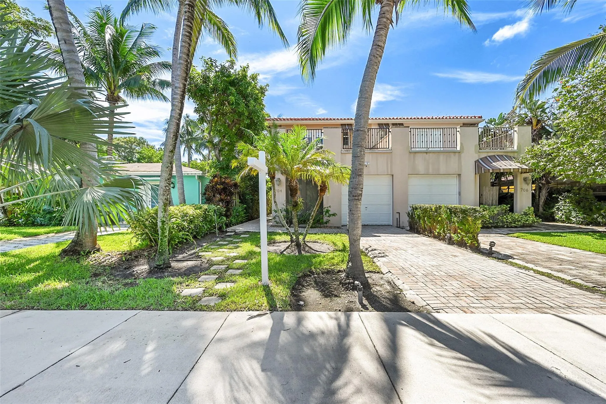 704 SW 16th St