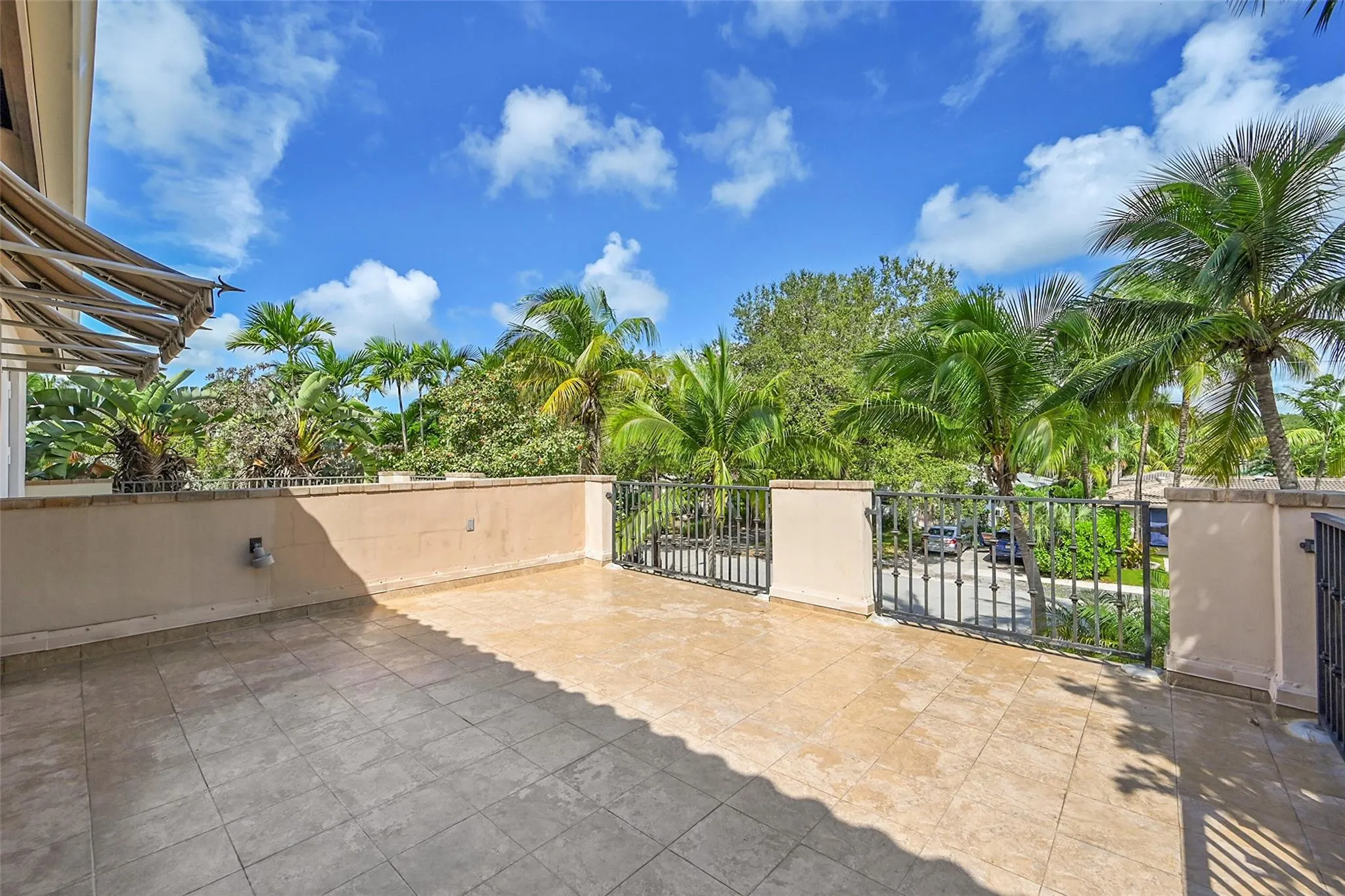 704 SW 16th St
