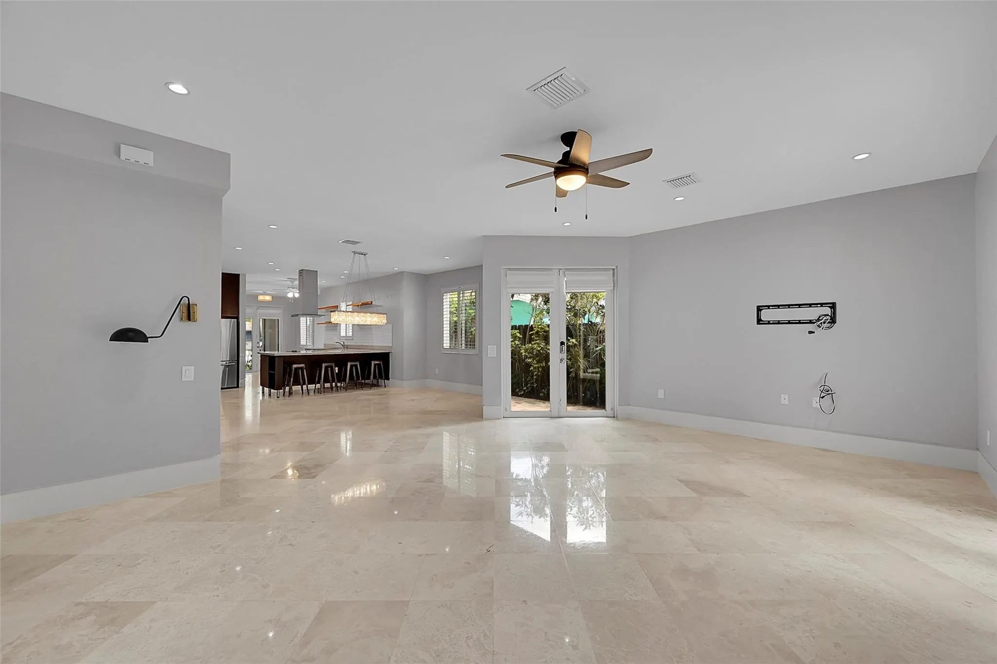 704 SW 16th St
