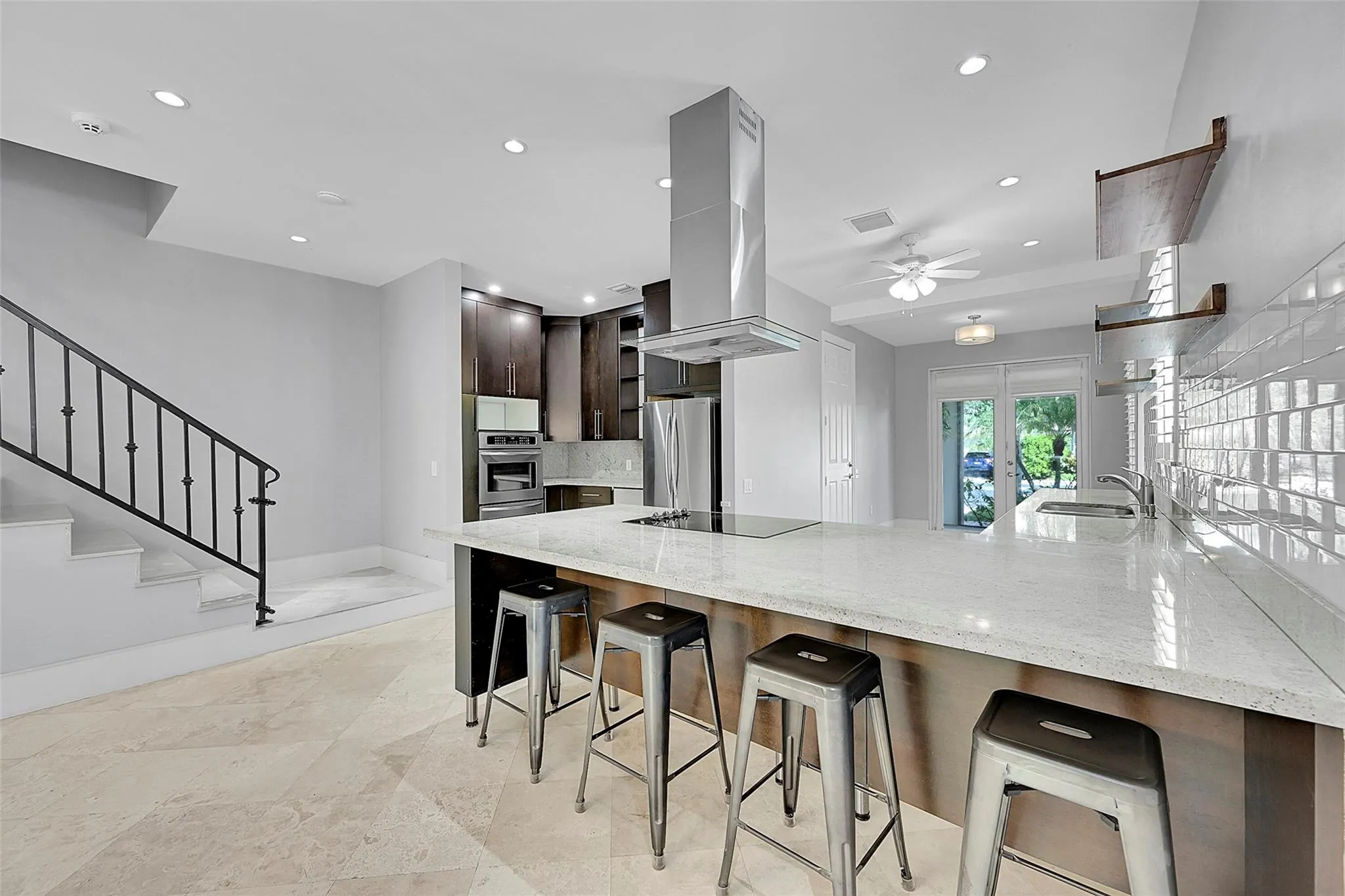 704 SW 16th St