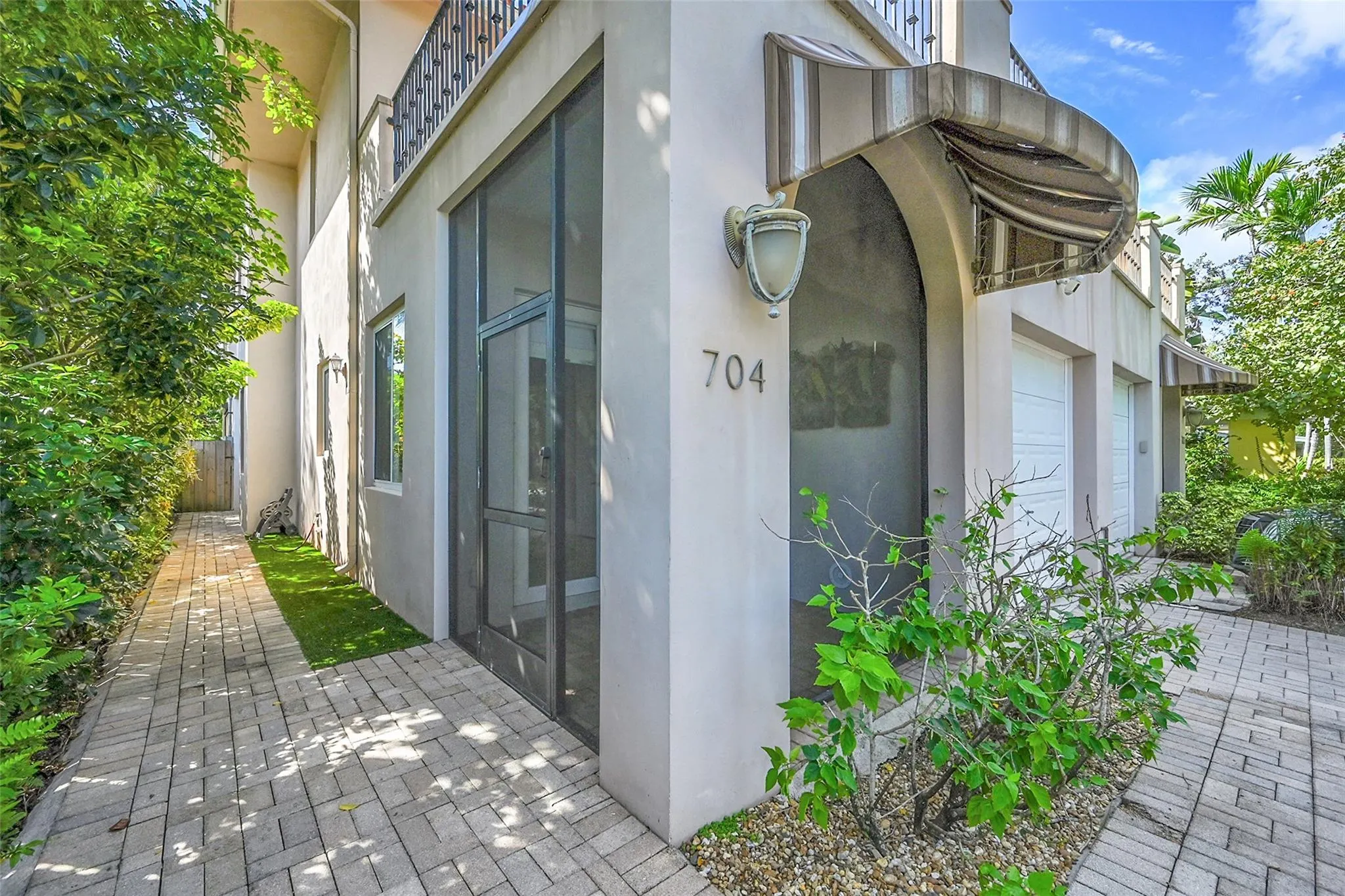 704 SW 16th St