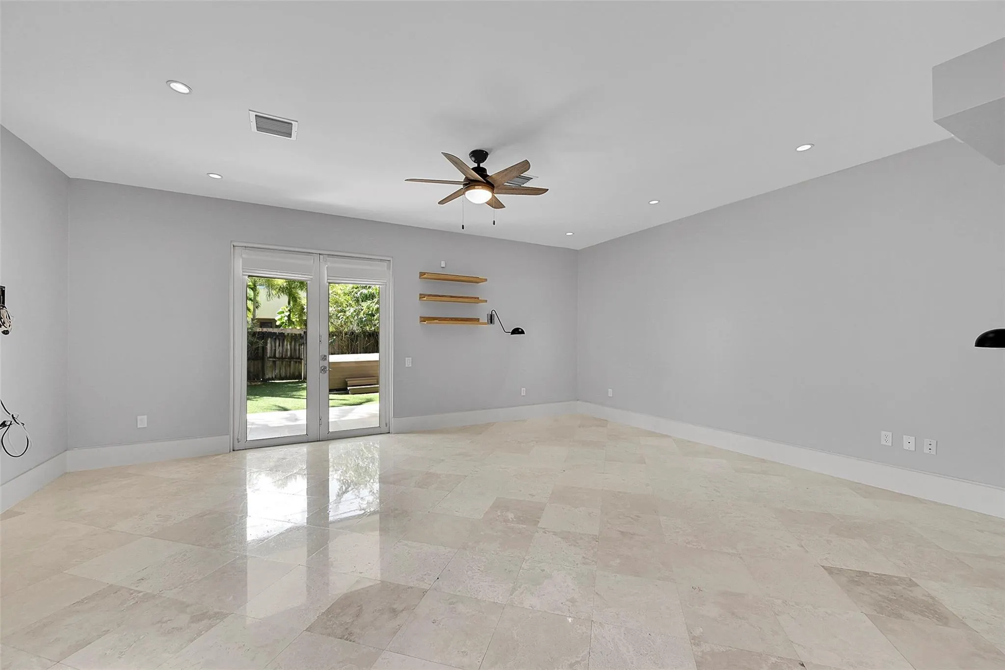 704 SW 16th St