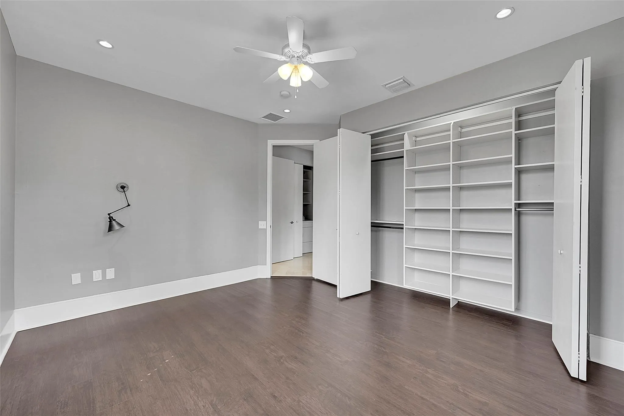 704 SW 16th St