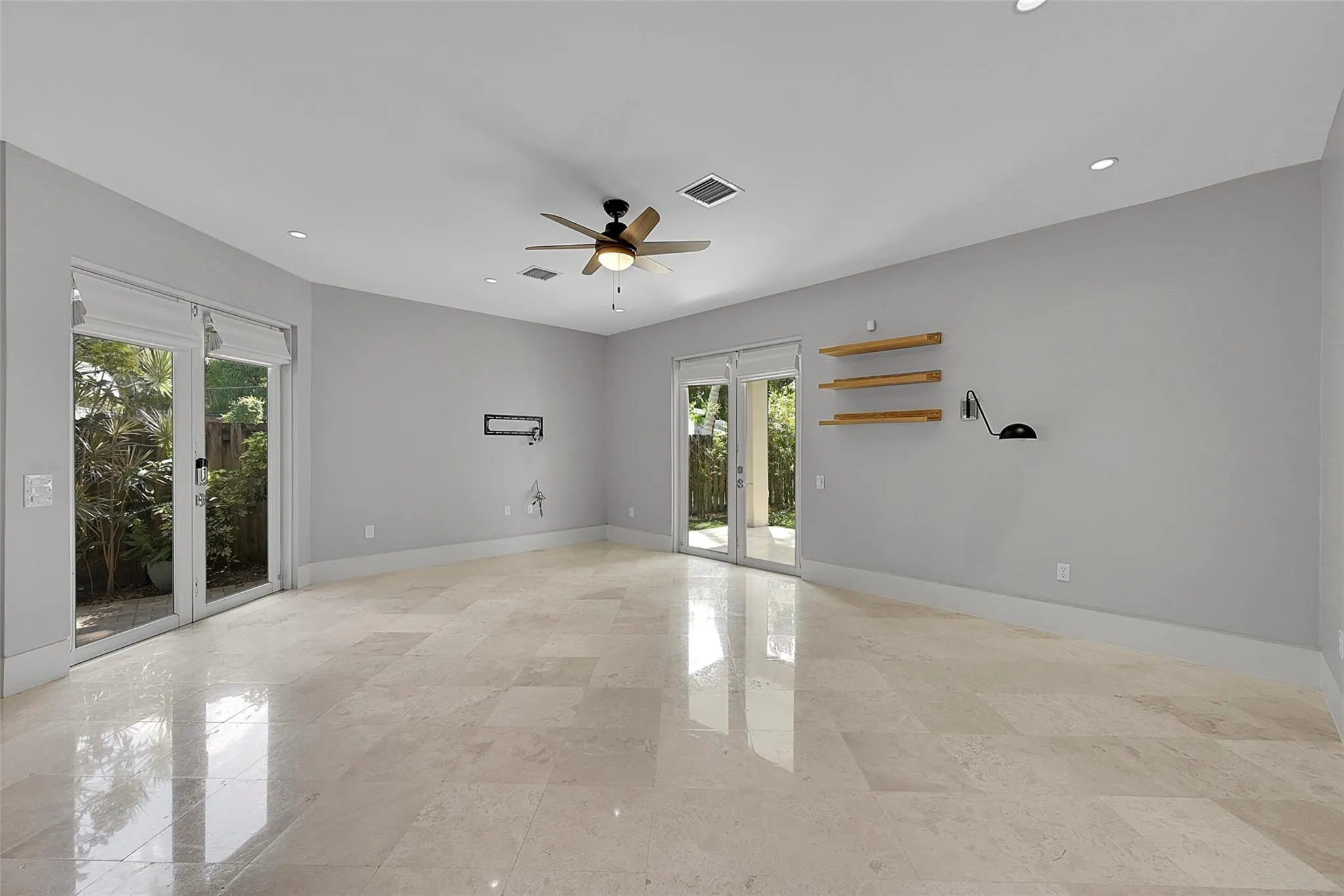 704 SW 16th St