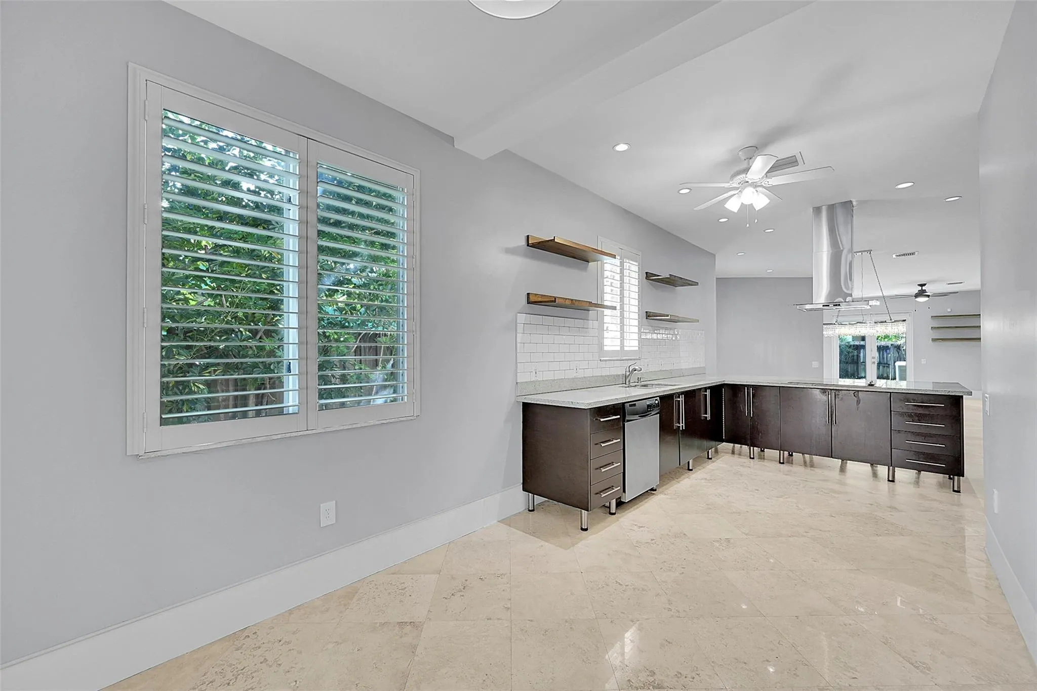 704 SW 16th St