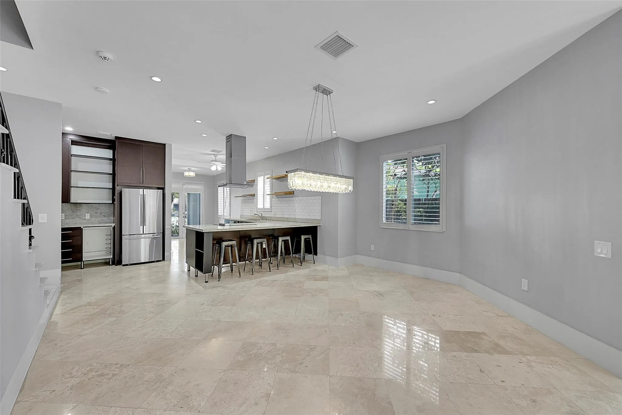 704 SW 16th St