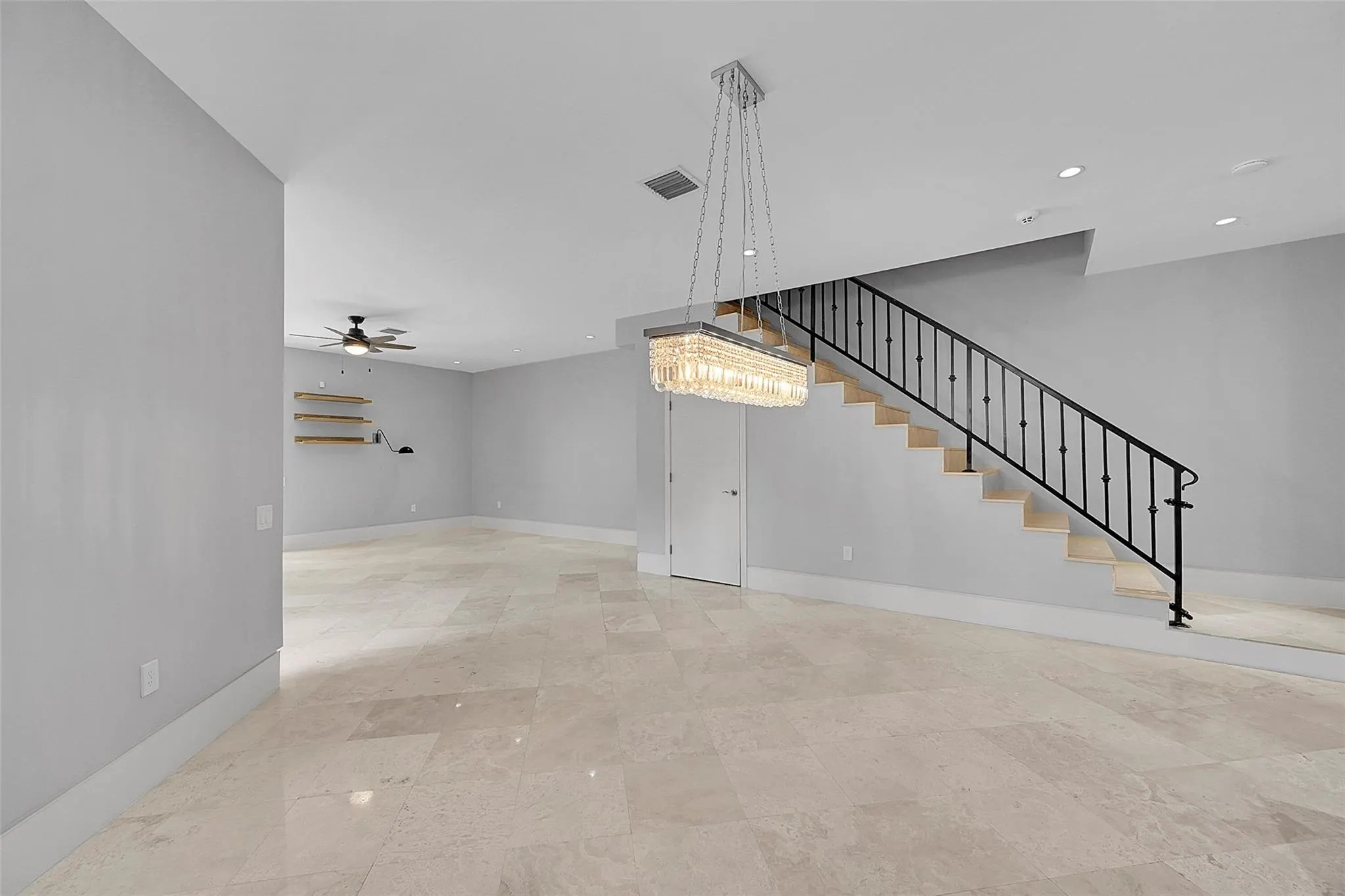 704 SW 16th St