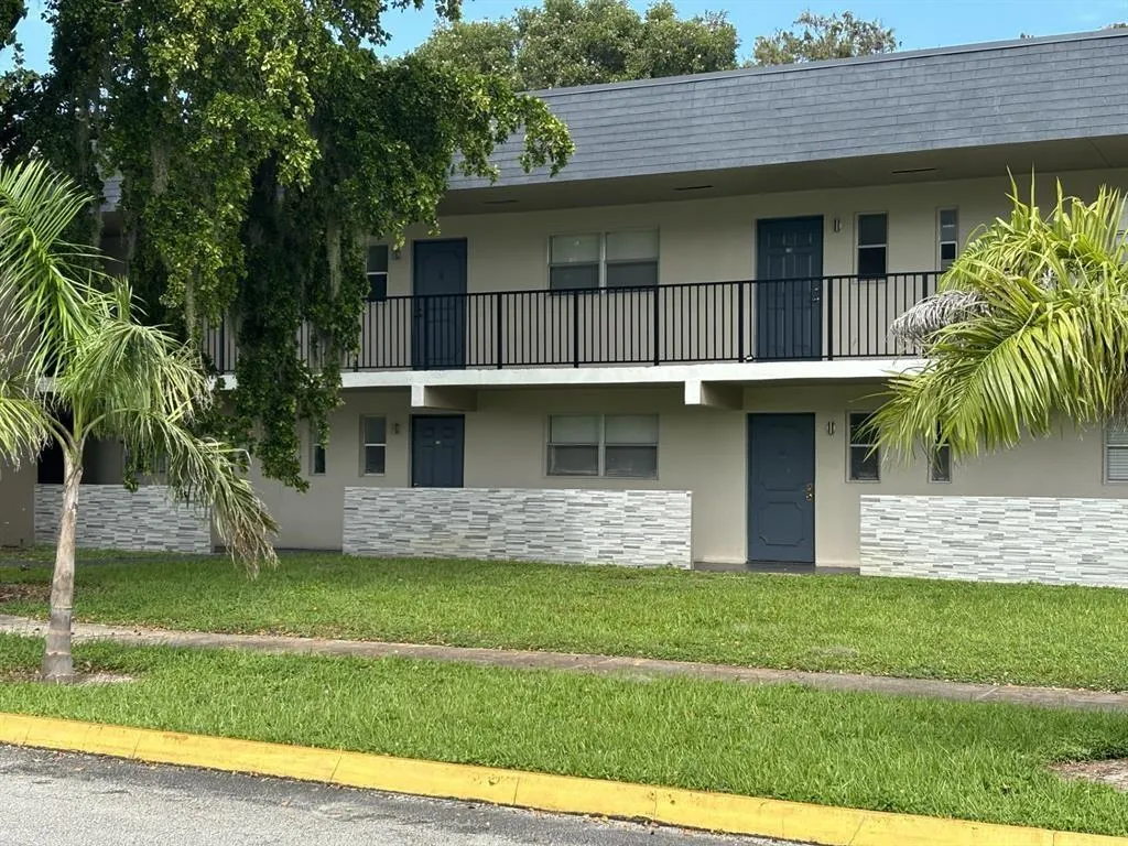 7925 Fairview Dr, #208