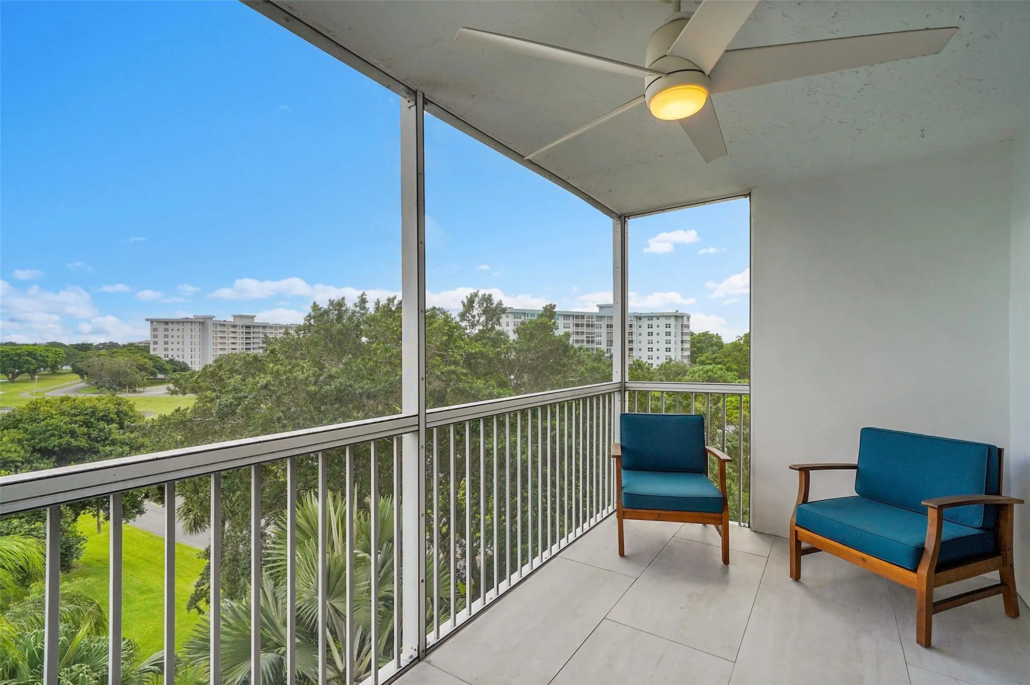 3051 N Course Dr, #601