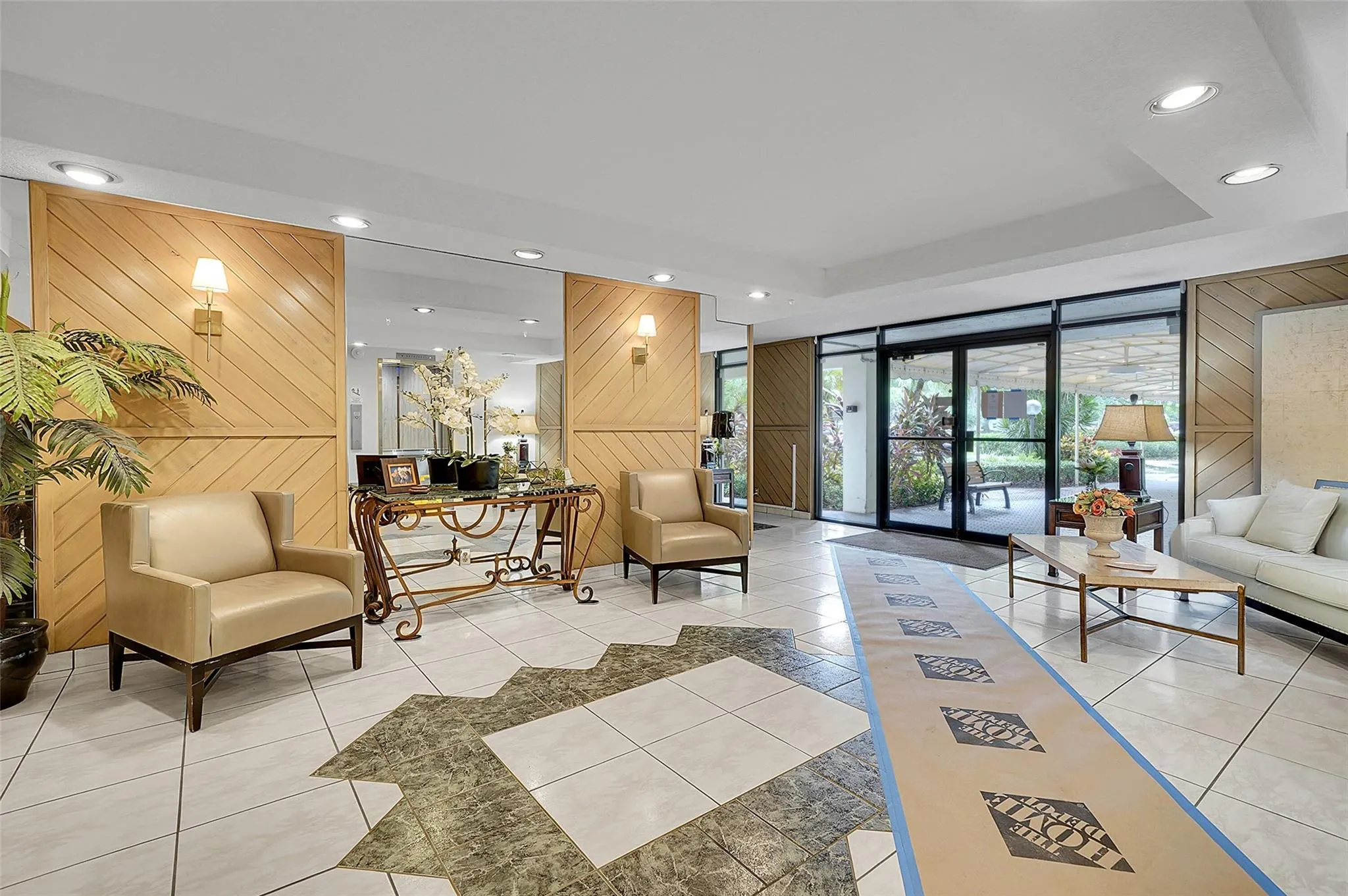 3051 N Course Dr, #601