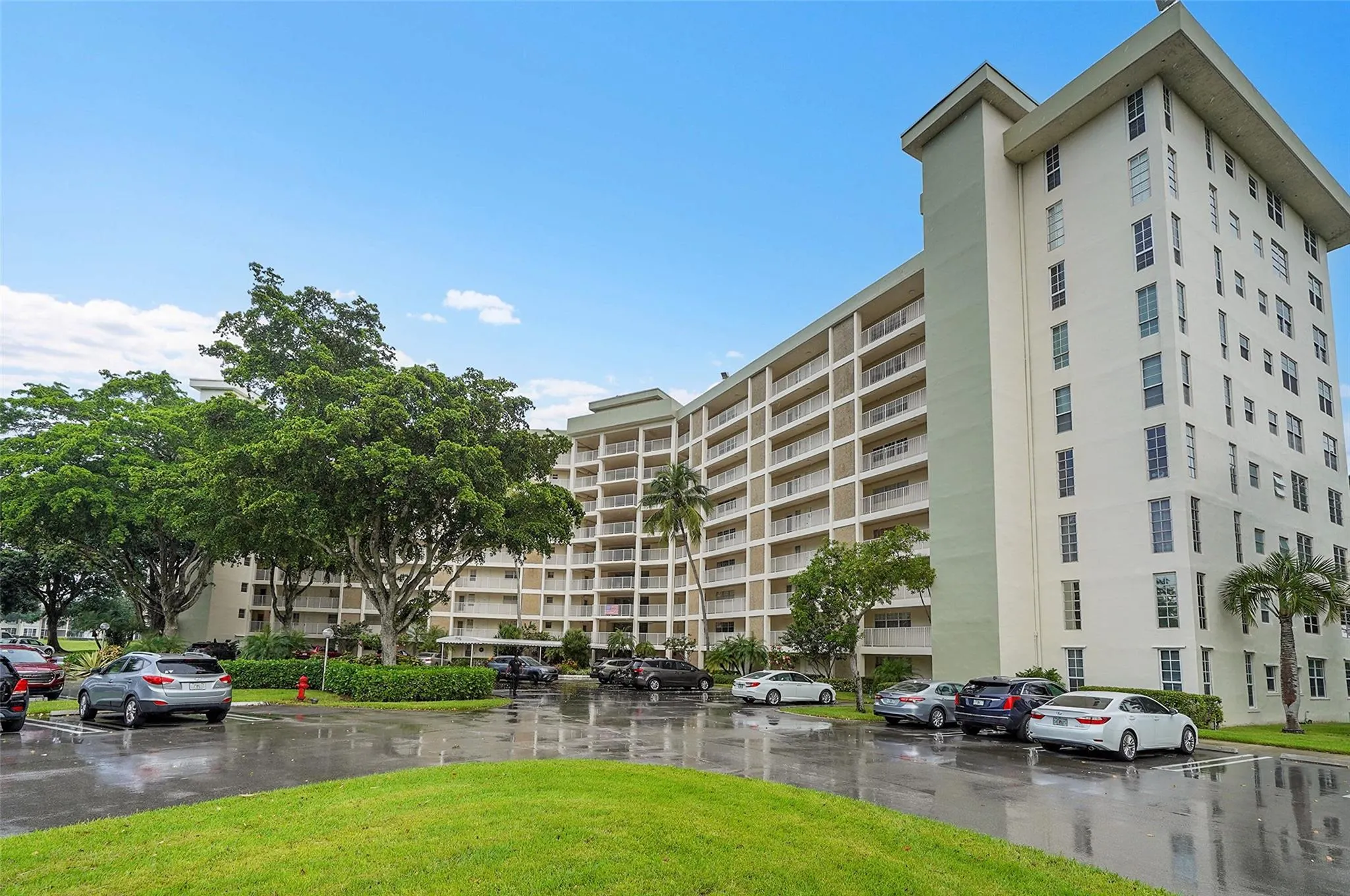 3051 N Course Dr, #601