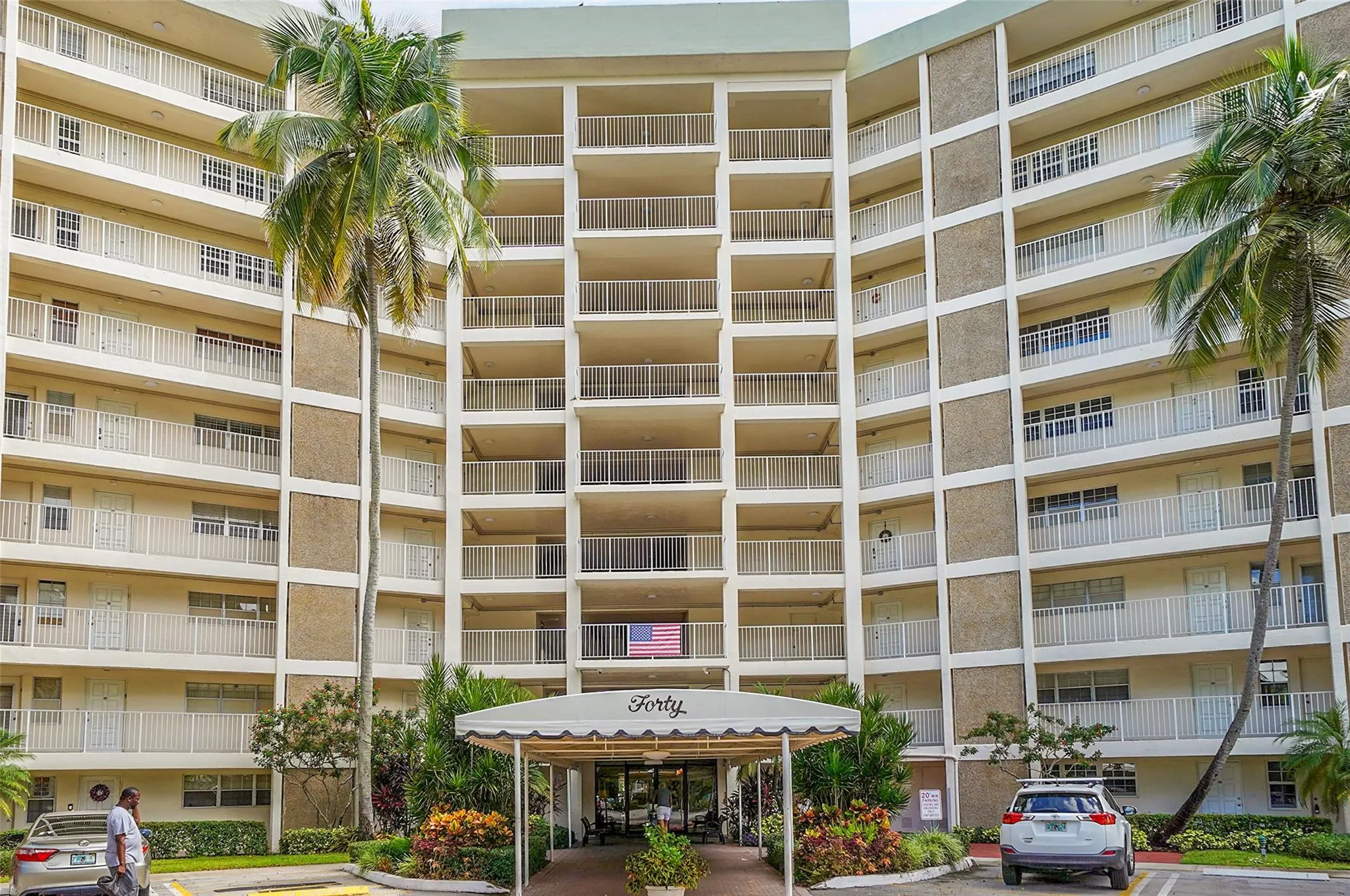 3051 N Course Dr, #601