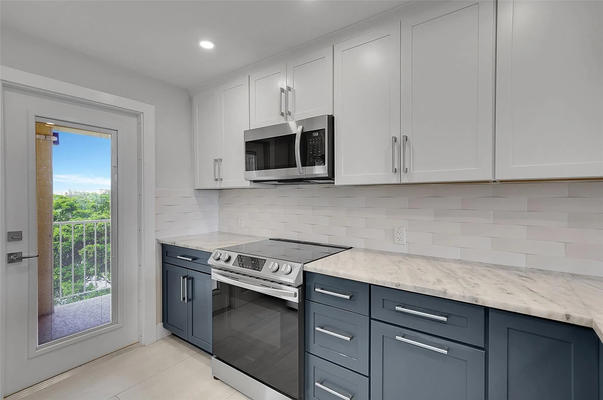 3051 N Course Dr, #601