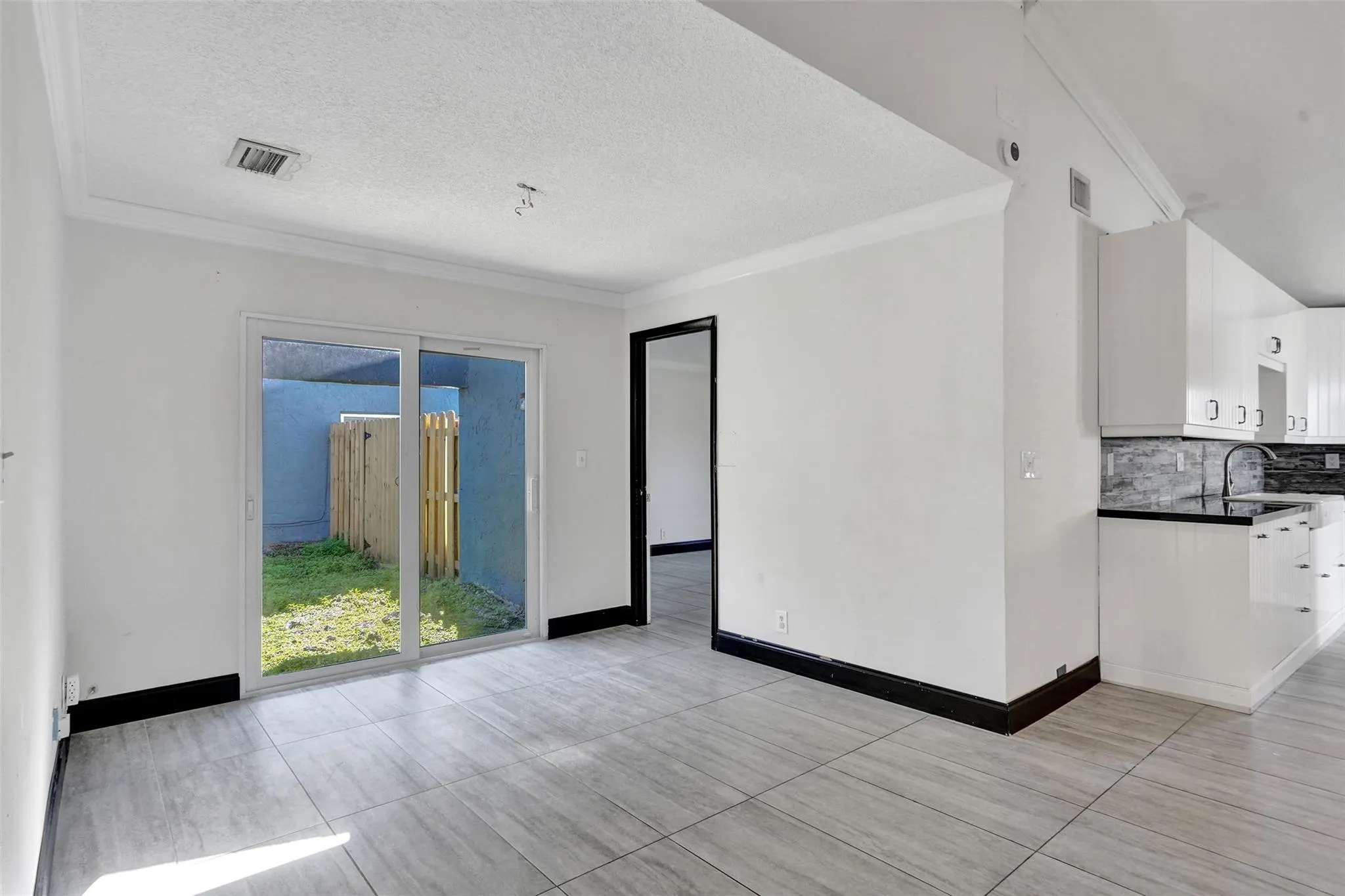 967 NW 89th Ave